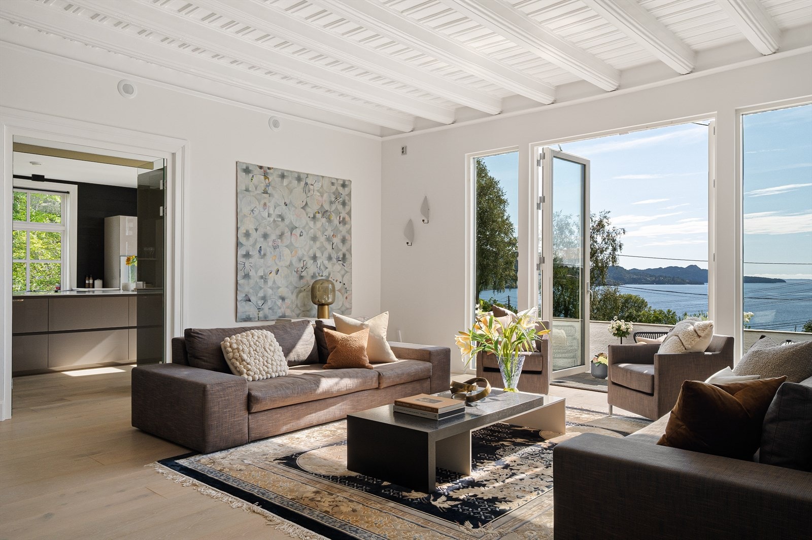 Takhøyde på over 3 meter mellom bjelkene. Galleribilde