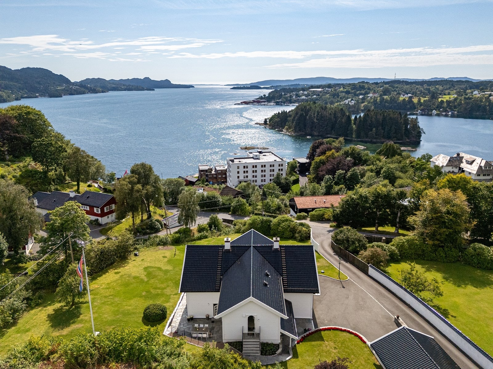 Velkommen til nydelige Fanahammeren 3 - Presentert av Pål Fogge v/ Eiendomsmegler Norge Galleribilde