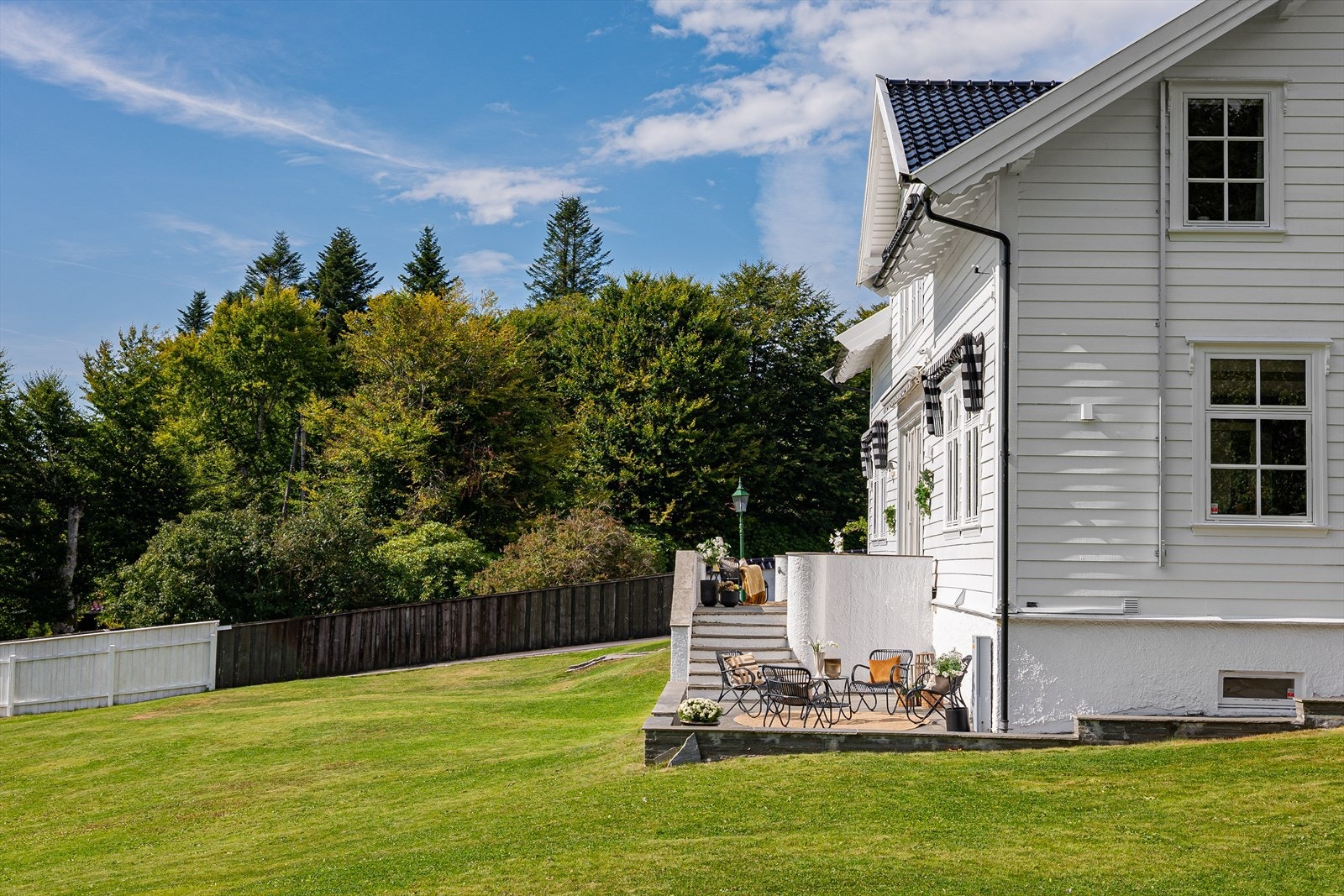 Det ble gravd opp rundt huset og drenert rundt 2003, og huset er både utvendig og innvendig godt vedlikeholdt. Galleribilde
