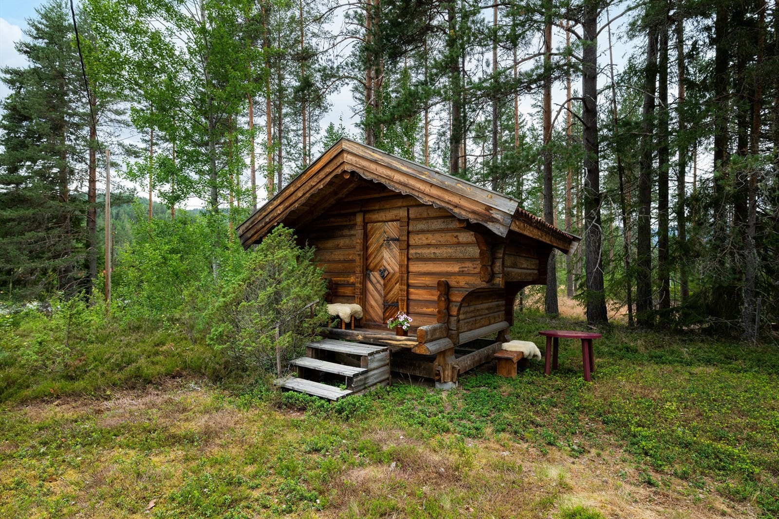 På hyttetunet er det i tillegg et nydelig, sjarmerende stabbur på ca. 8 kvm oppført i ca. 1996. Galleribilde