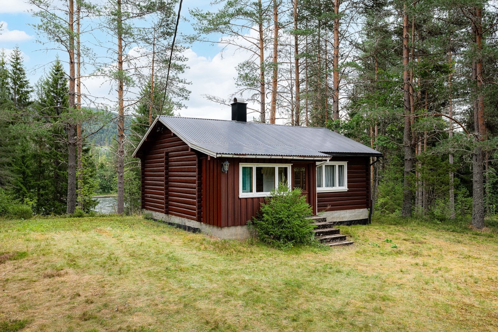 Hytta er opprinnelig i fra ca. 1947 hvor det er foretatt flere oppgraderinger i nyere tid, samtidig som en del eldre elementer er beholdt. Galleribilde