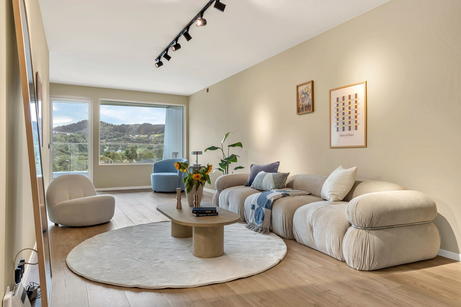 Meget pen leilighet, fullstendig oppusset i 2025 Galleribilde