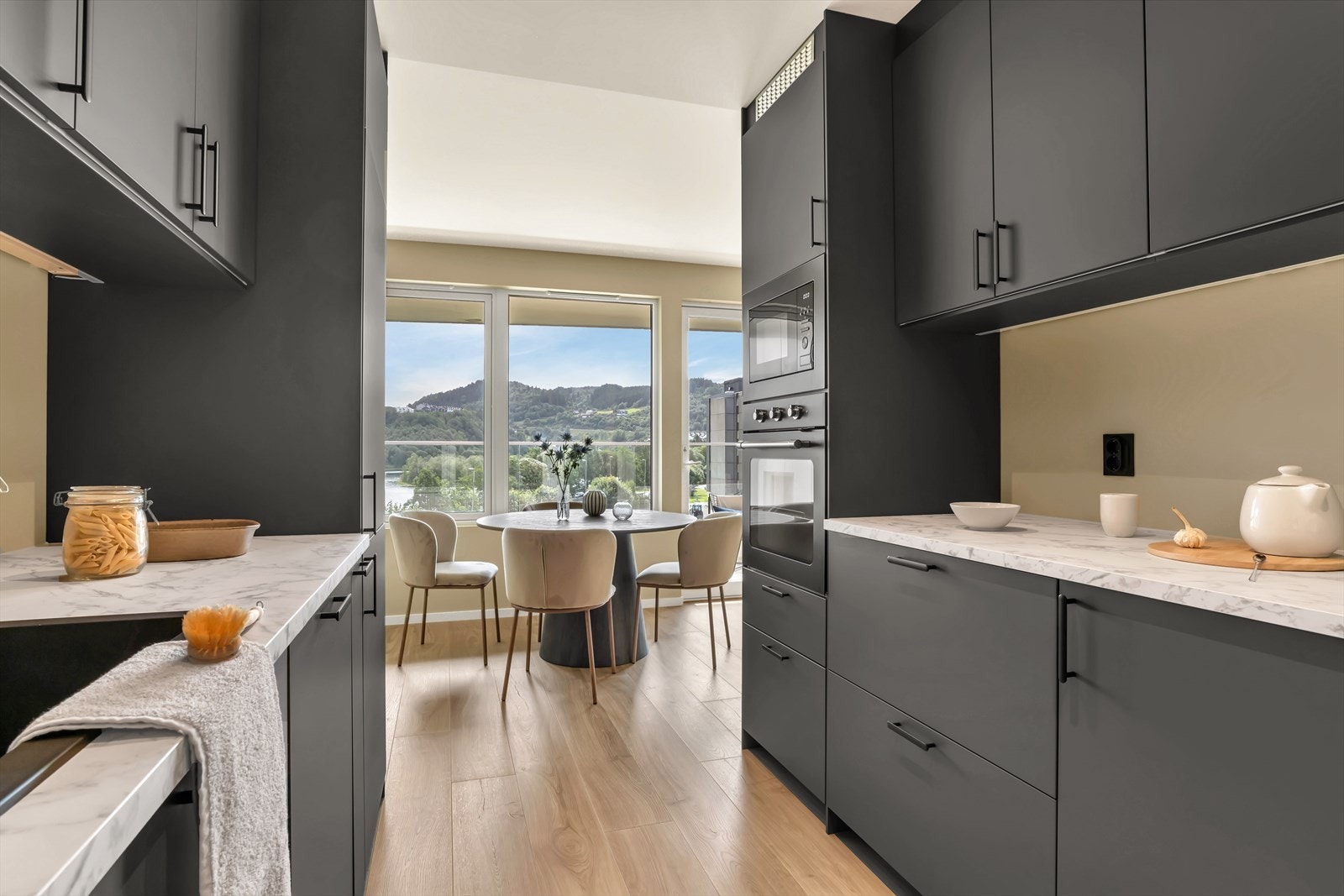 Splitter nytt IKEA-kjøkken med integrerte hvitevarer Galleribilde