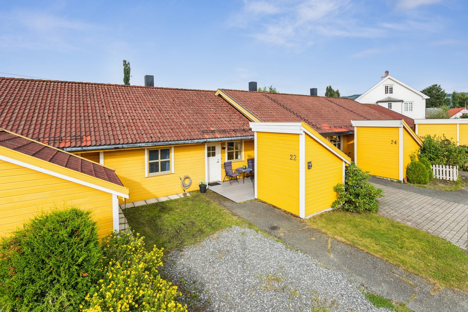 Innholdsrikt rekkehus beliggende i et rolig og tilbaketrukket område. Galleribilde