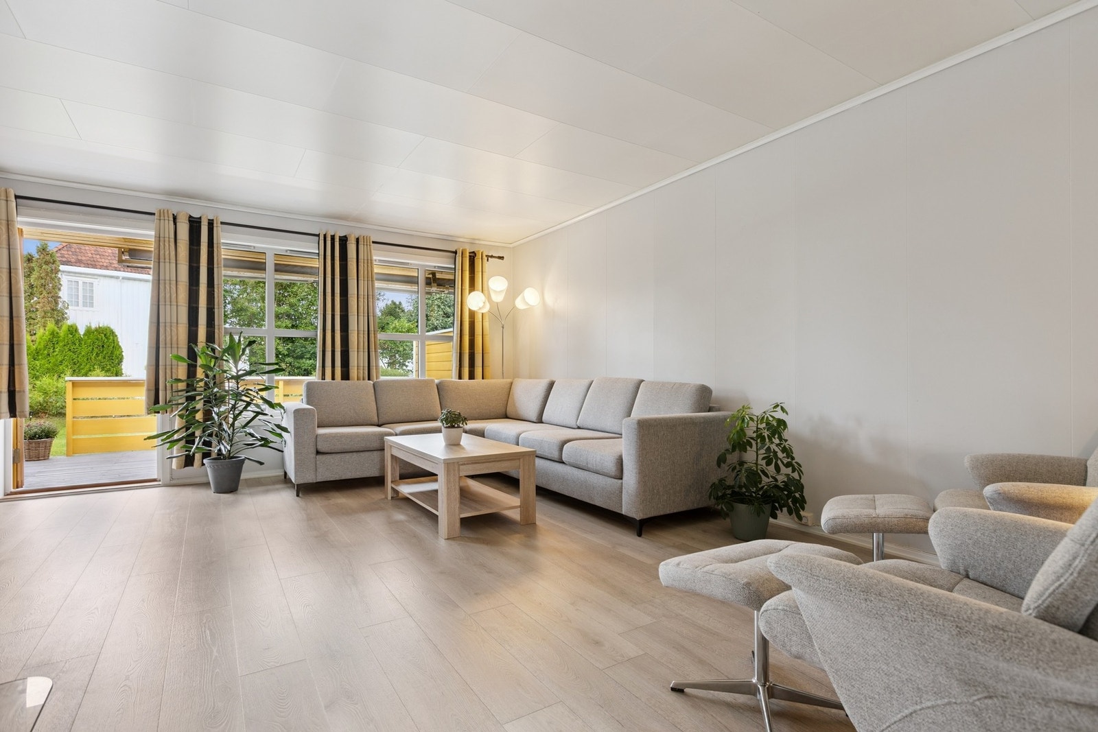 Stuen er oppmålt til ca. 23 kvm som gjør det enkelt å innrede i flere soner. Galleribilde