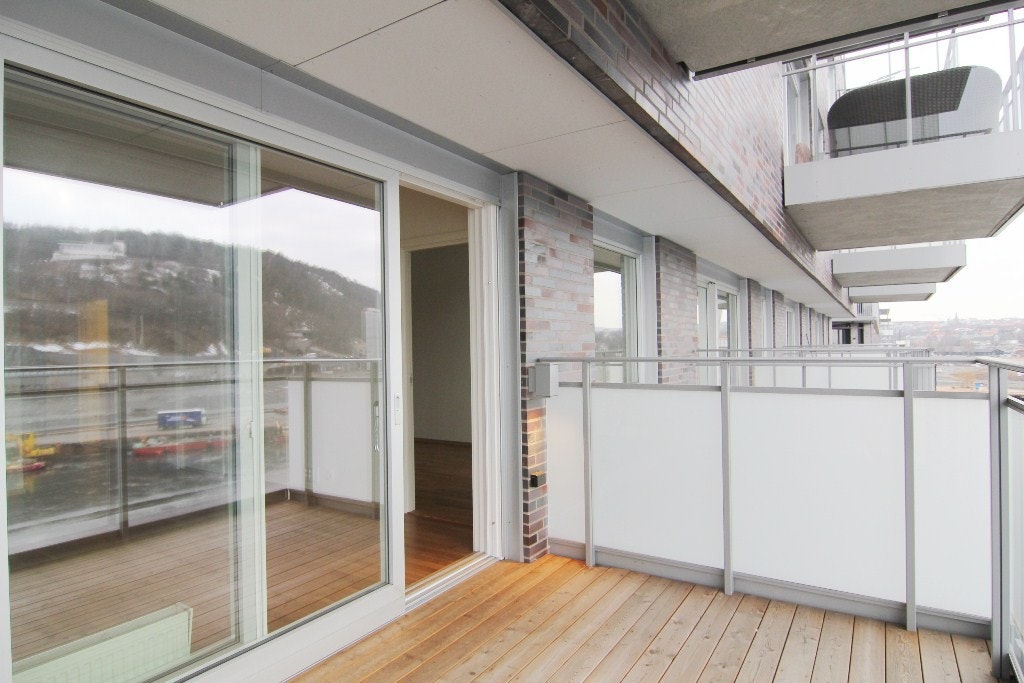 Balkong - god plass til sittegruppe. Galleribilde