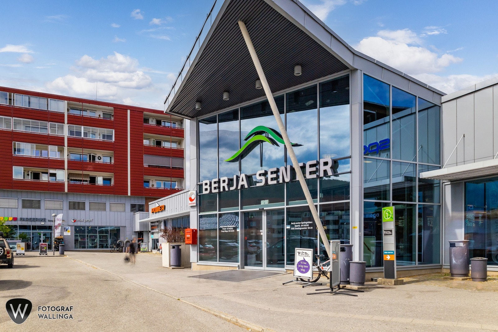 Berja senteret med mange glotte butikker. Galleribilde