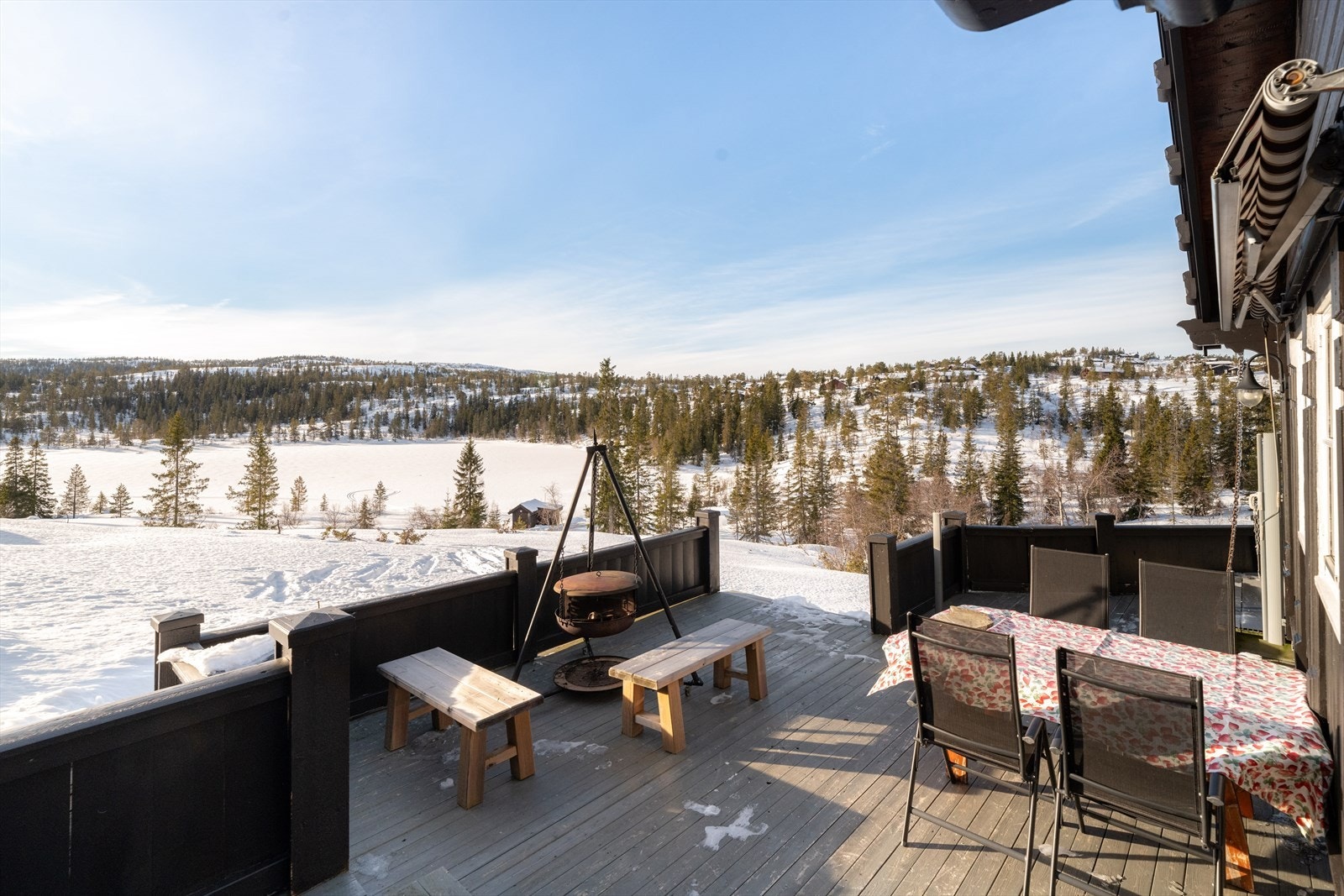 Trivelig fritidsbolig med flott beliggenhet, i naturskjønne omgivelser på Kyrkjebygdheia i Nissedal kommune Galleribilde