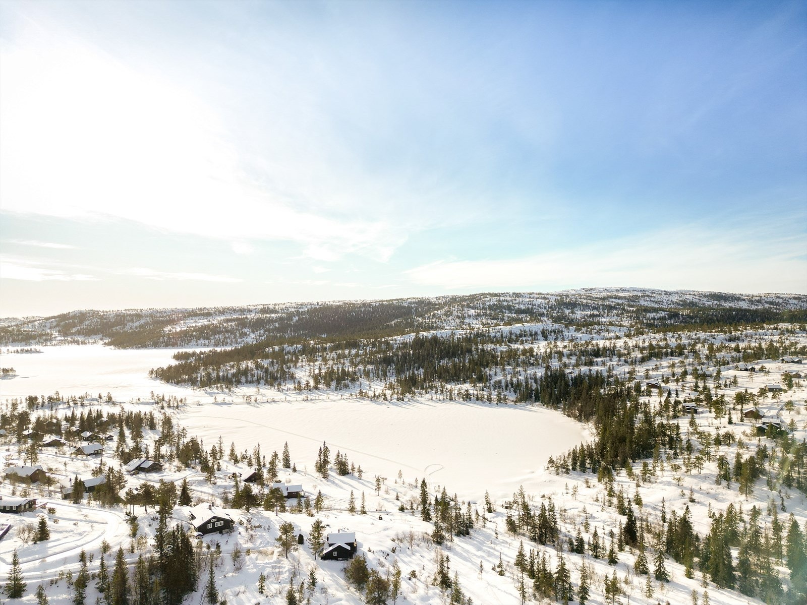 Vinterstid er det mulighet for isfiske og aking, samt kjøres det opp skiløyper i nærheten. Det er ellers kort vei til Kyrkjebygdheia Skisenter. Galleribilde