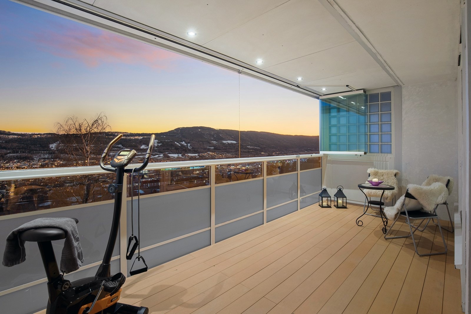 Innglasset balkong Galleribilde