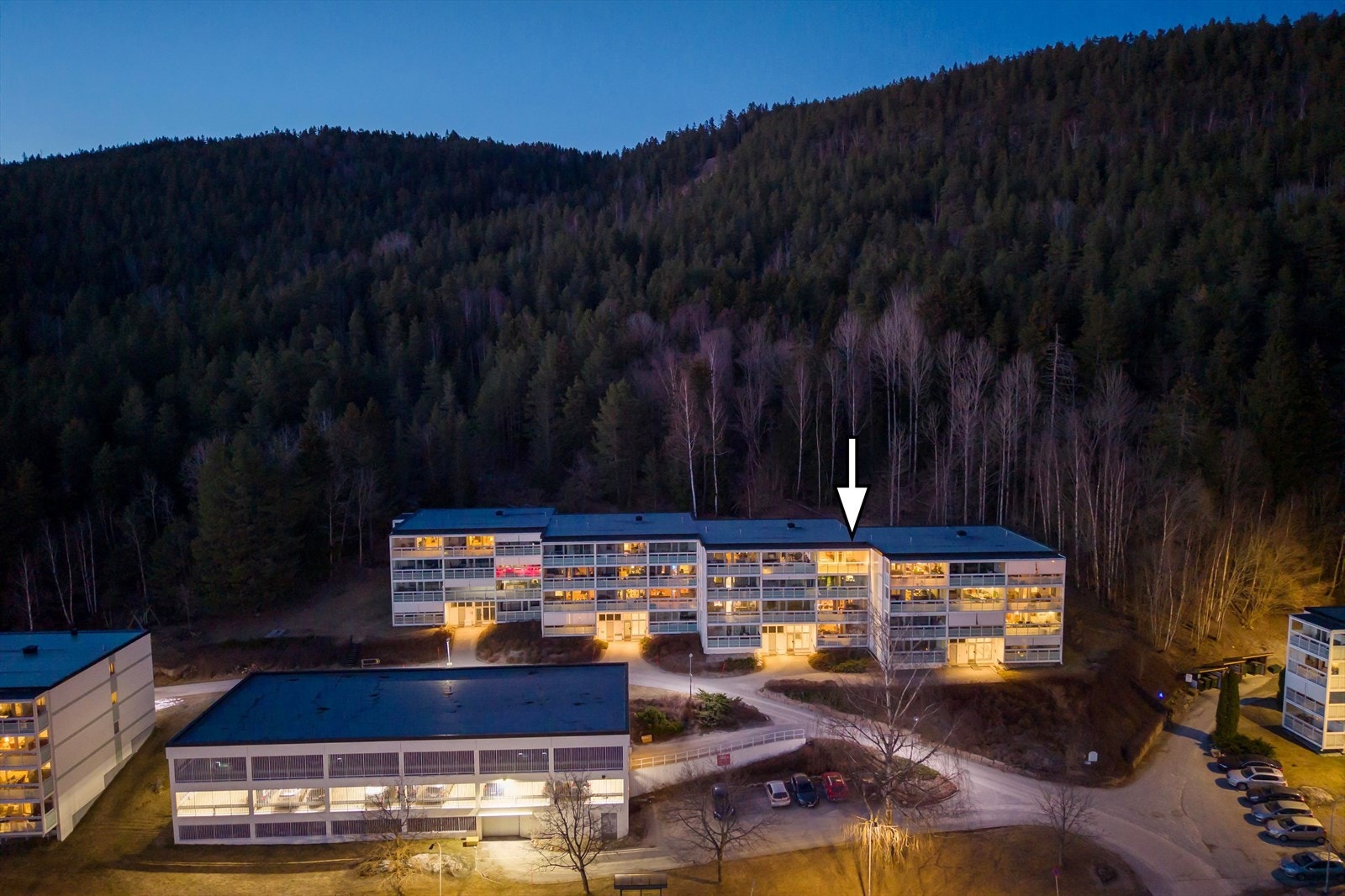 Felles garasjeanlegg i tilknytning til leilighetsbygget Galleribilde