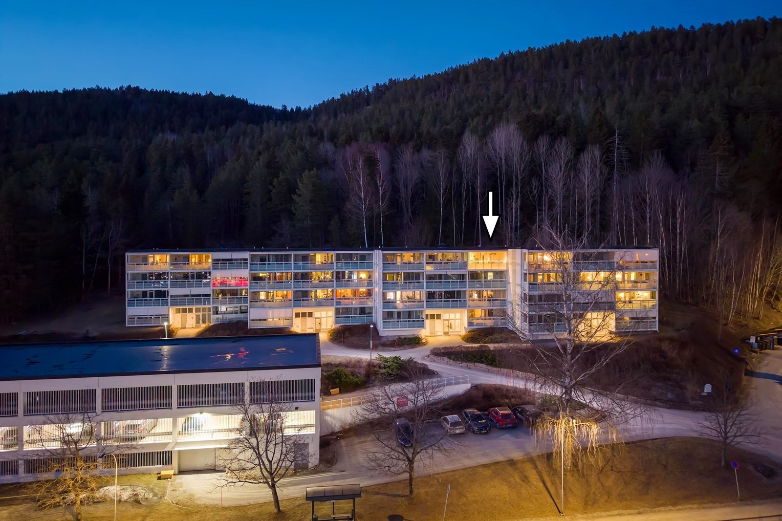 I tillegg er den beliggende tett på marka med turmuligheter hele året Galleribilde