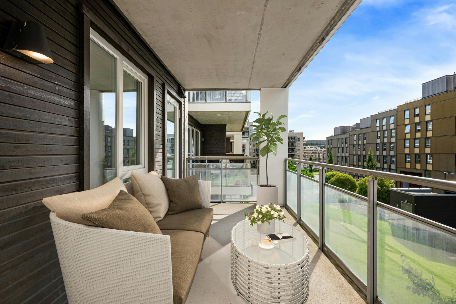 Koselig balkong i hyggelig omgivelser Galleribilde