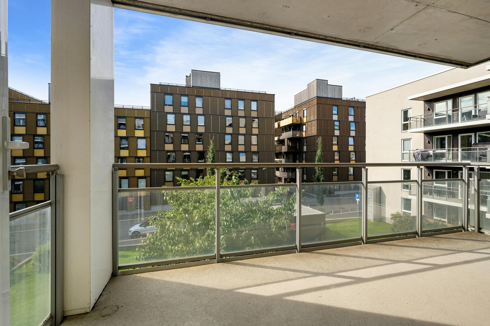 Solrik og romslig balkong Galleribilde