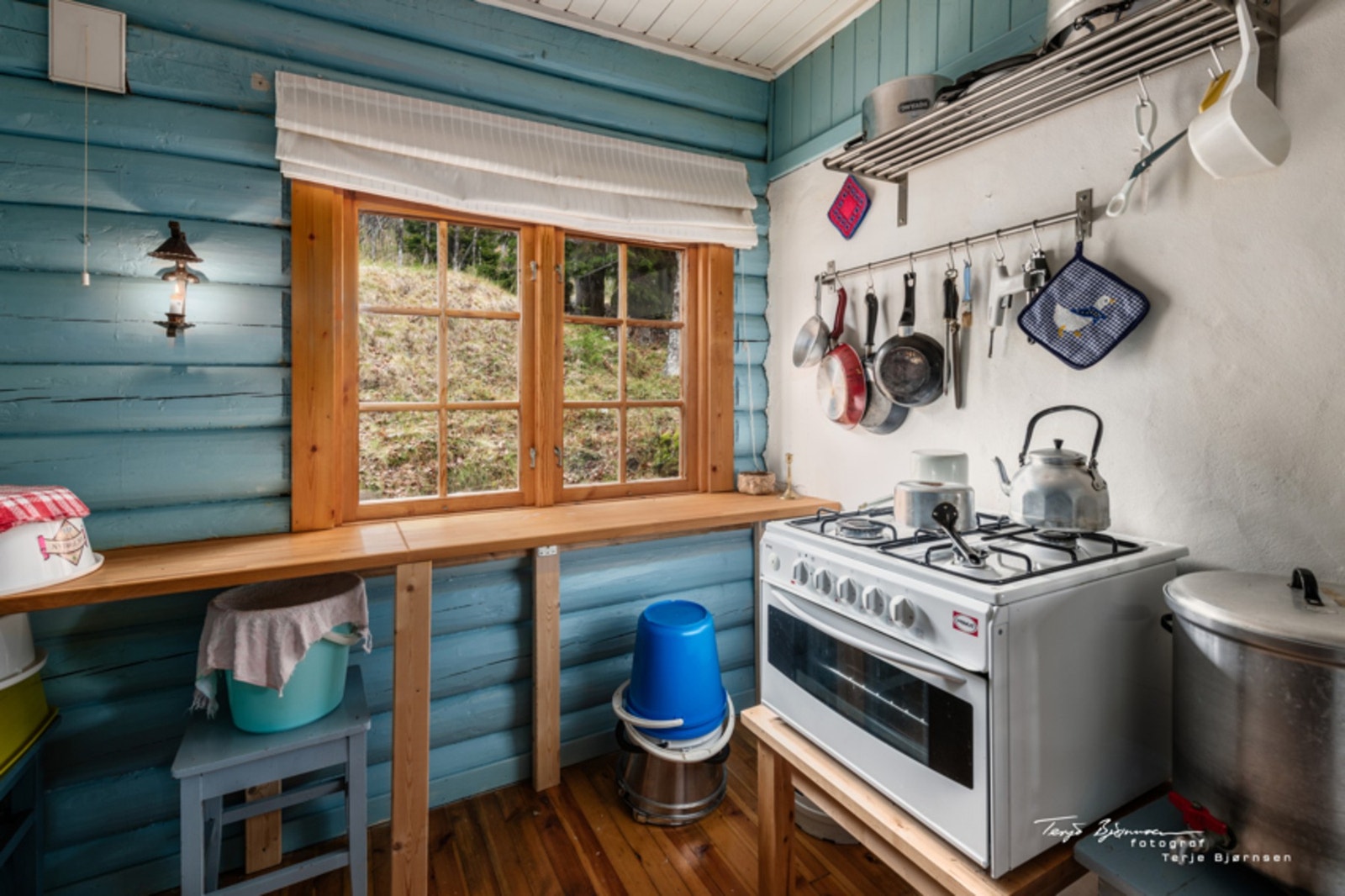 Det er gasskomfyr på kjøkkenet. Galleribilde