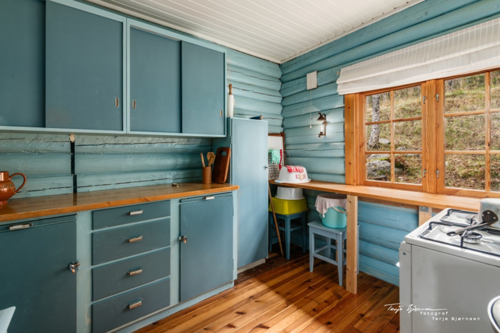 Kjøkken malt i blått. Galleribilde
