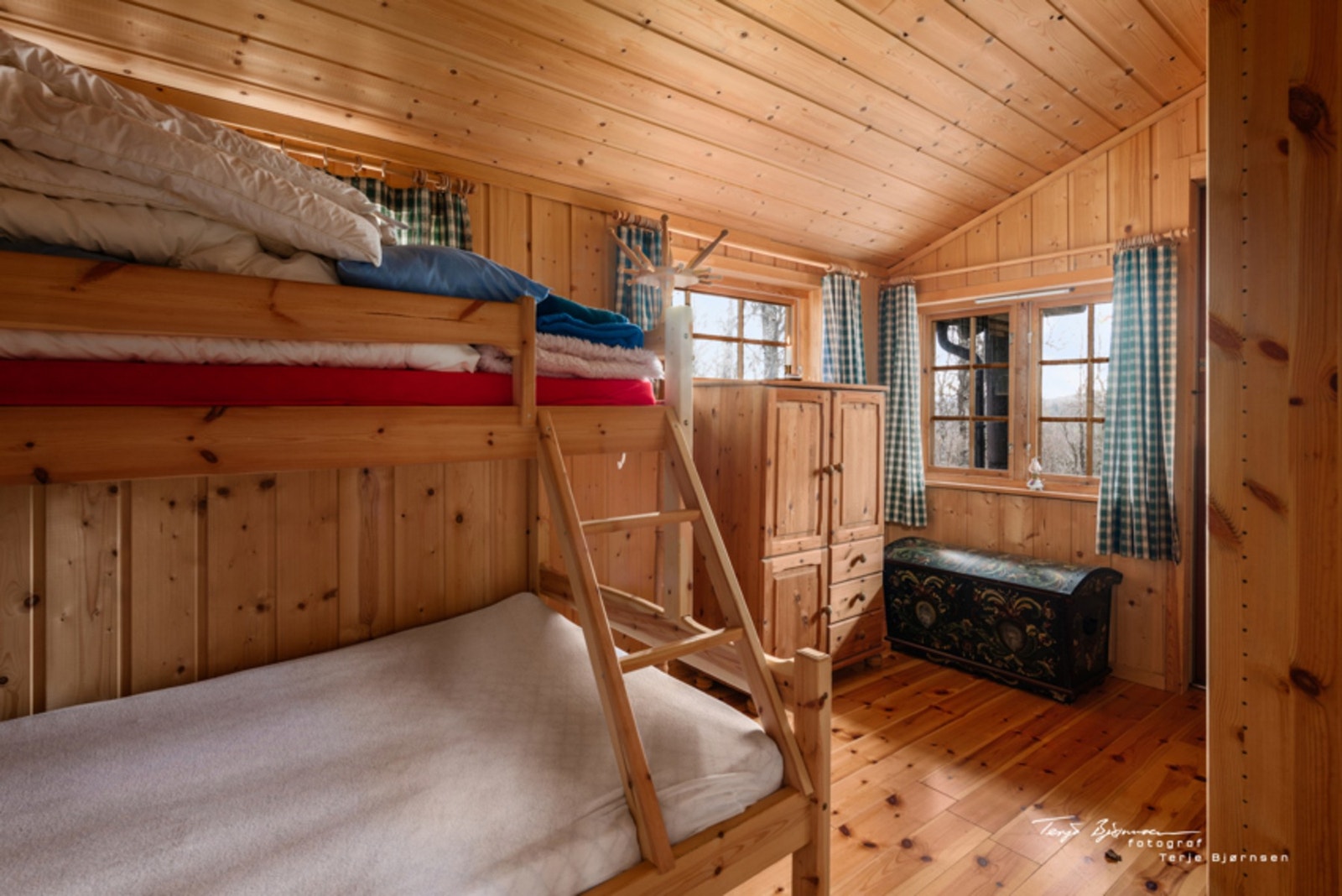 Soverom 1 av romslig størrelse. Galleribilde