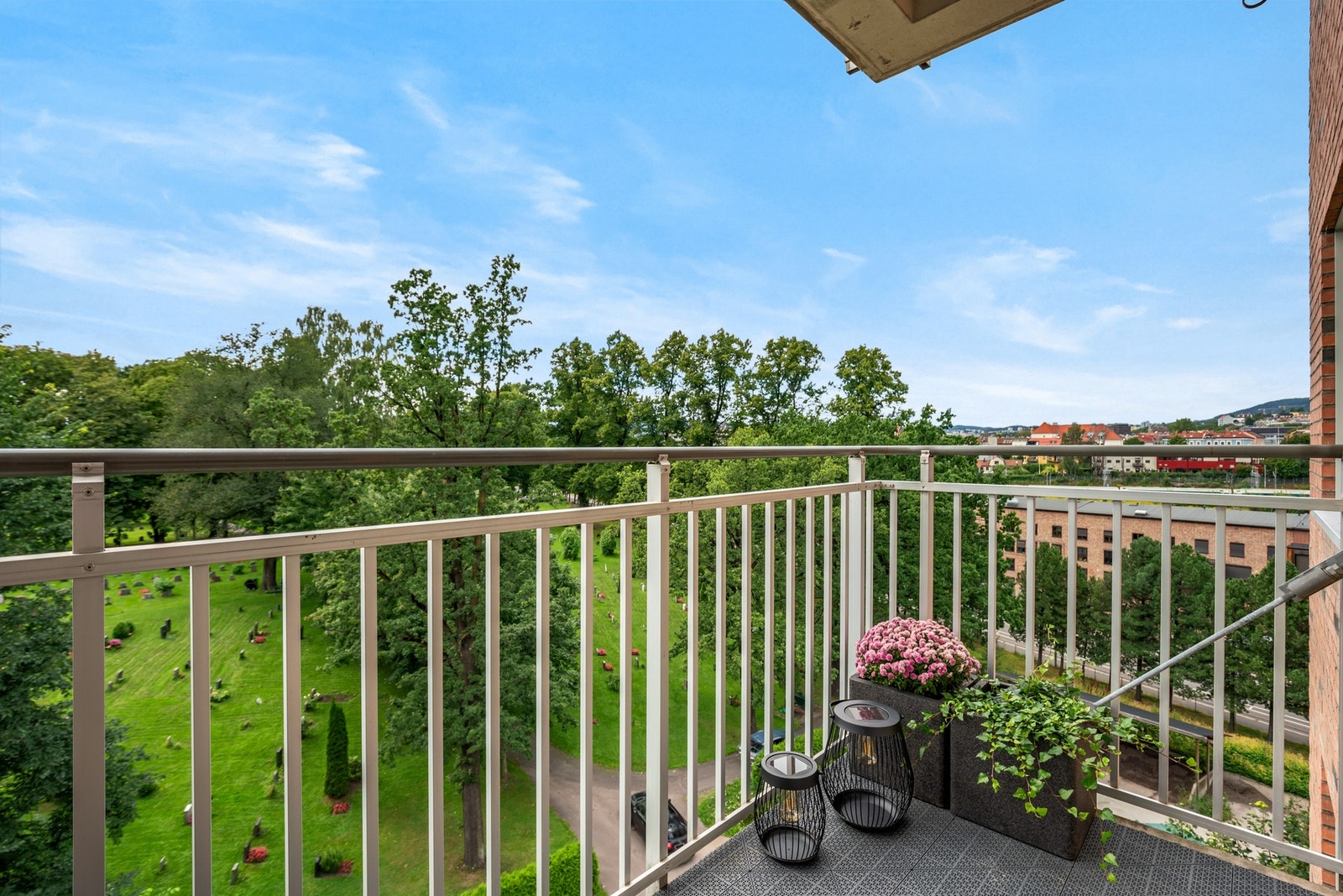 Det er tillatt å bruke elektrisk- eller gassgrill. Galleribilde