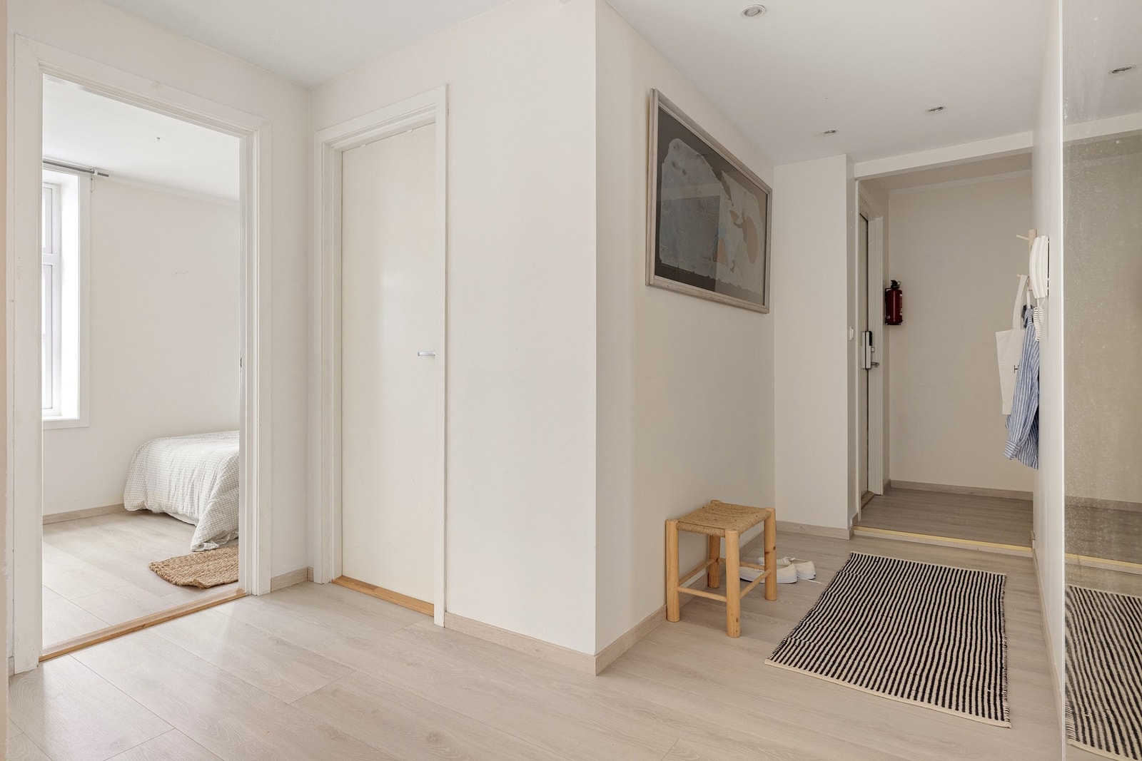 Entreen er romslig med massevis av plass til oppbevaring av yttertøy og sko. Galleribilde