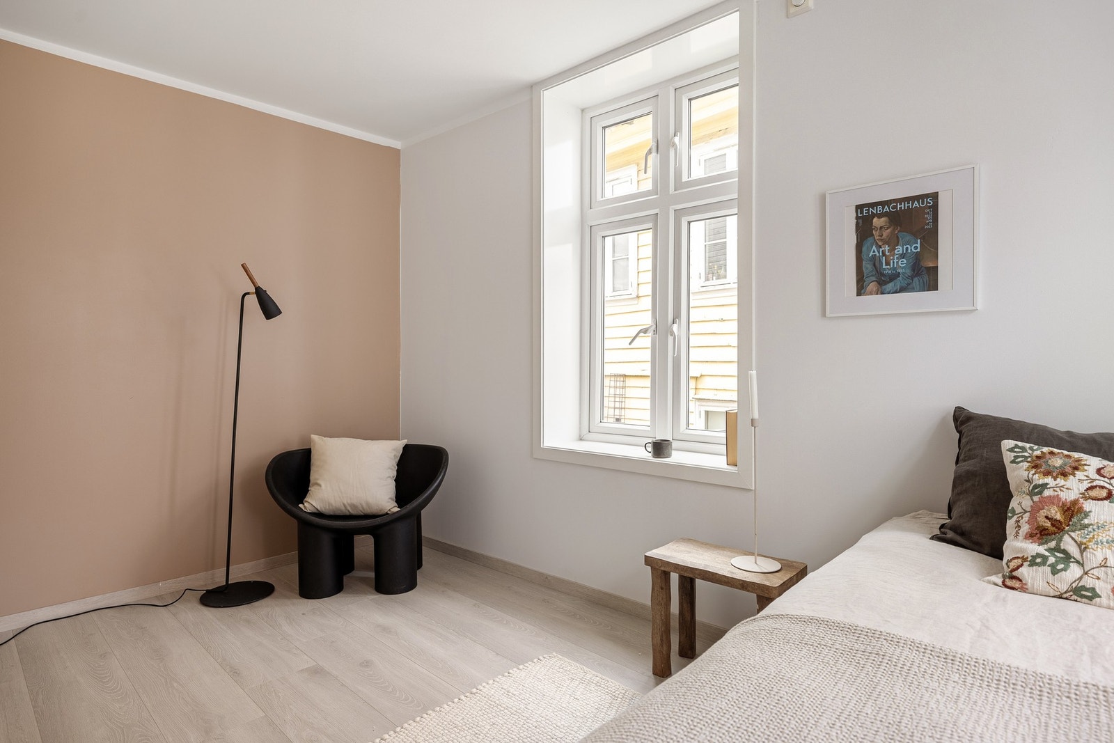 Utforming av rommene gjør det enkelt å holde overflater ryddige og rene. Galleribilde