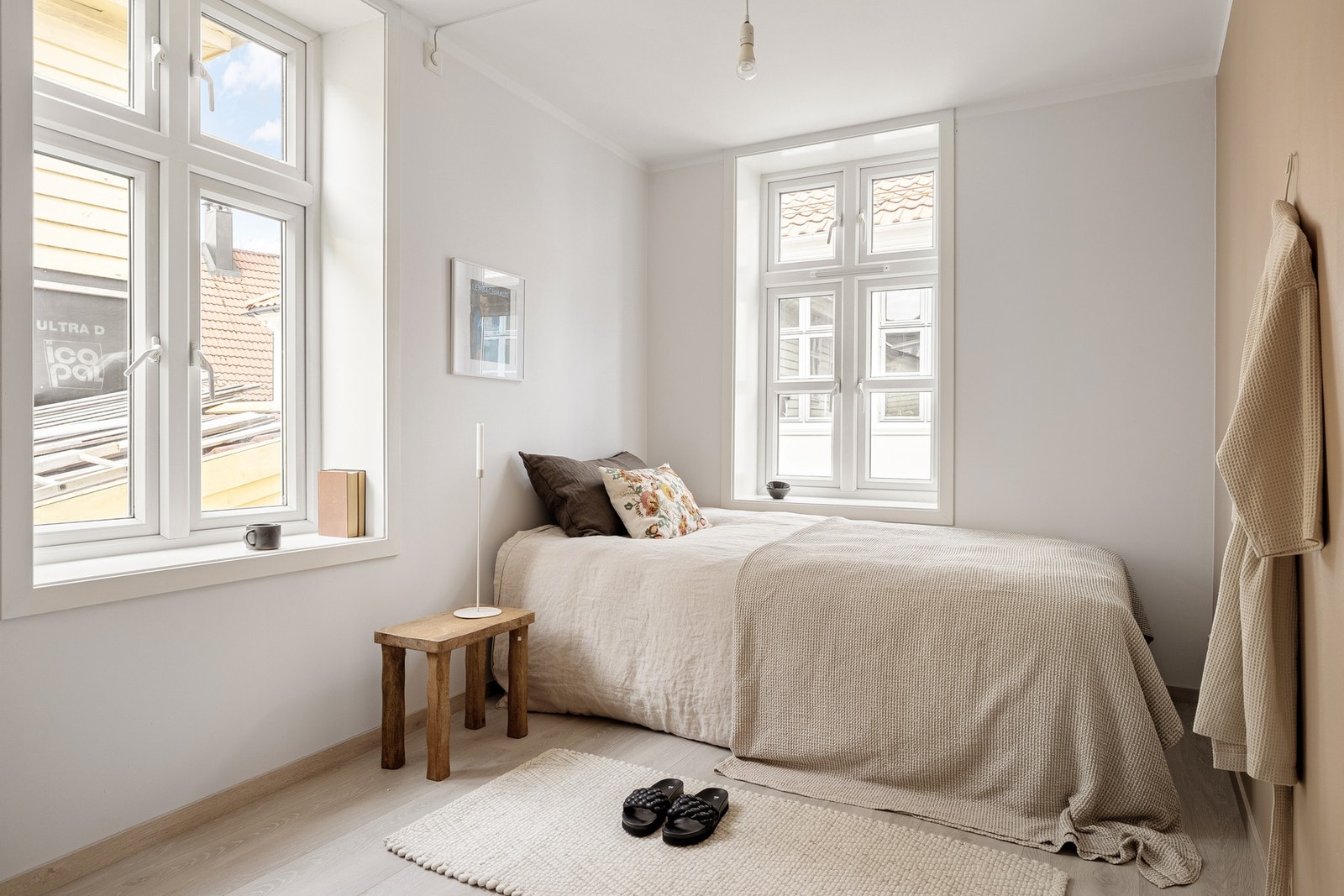 Soverommene er av god størrelse med god plass til dobbeltseng samt annet møblement etter ønske. Galleribilde