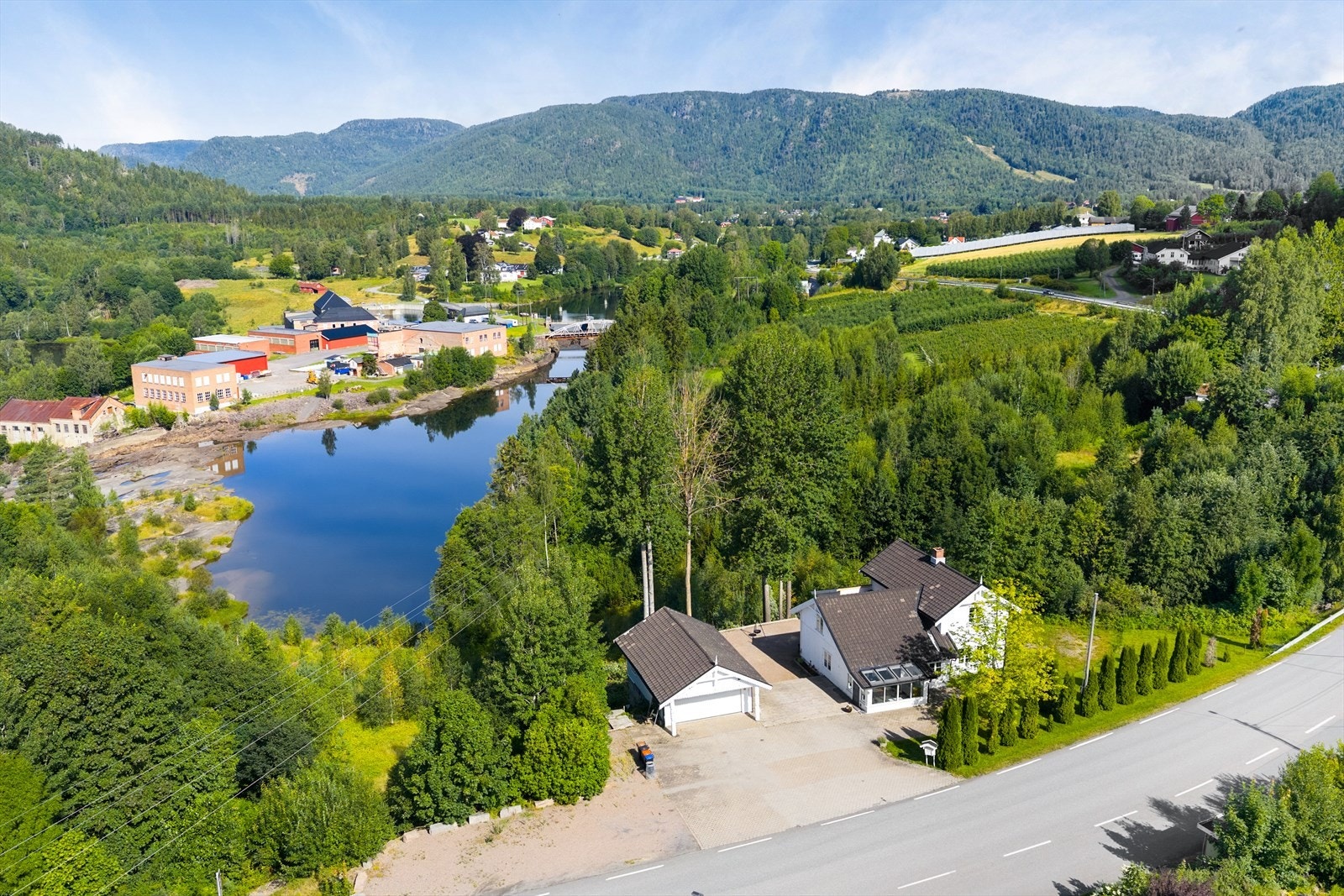Beliggende med nærhet til Lågenselva. Galleribilde