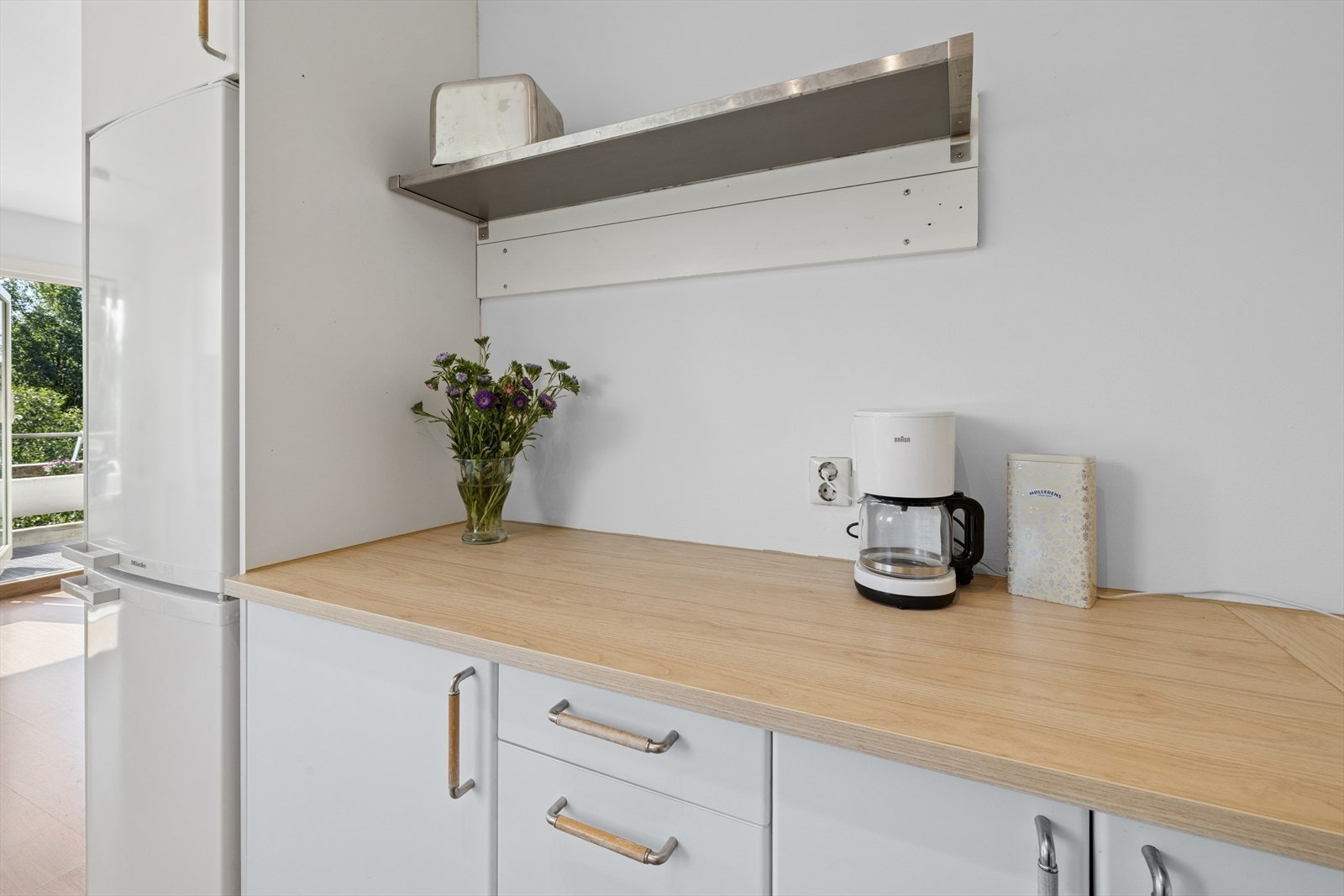 Her er det godt med skap og skuffer - perfekt for deg som ønsker orden og oversikt i hverdagen. Galleribilde