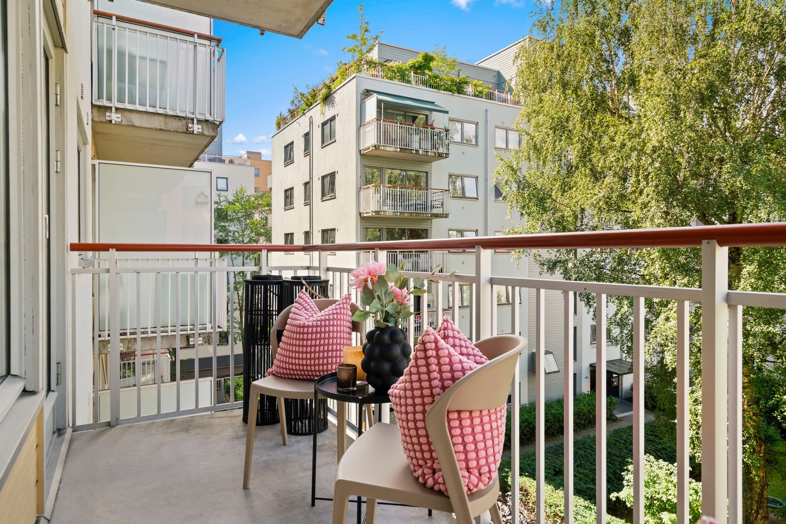 Det er tillatt å grille med gass/-elektrisk grill på balkongen. Galleribilde