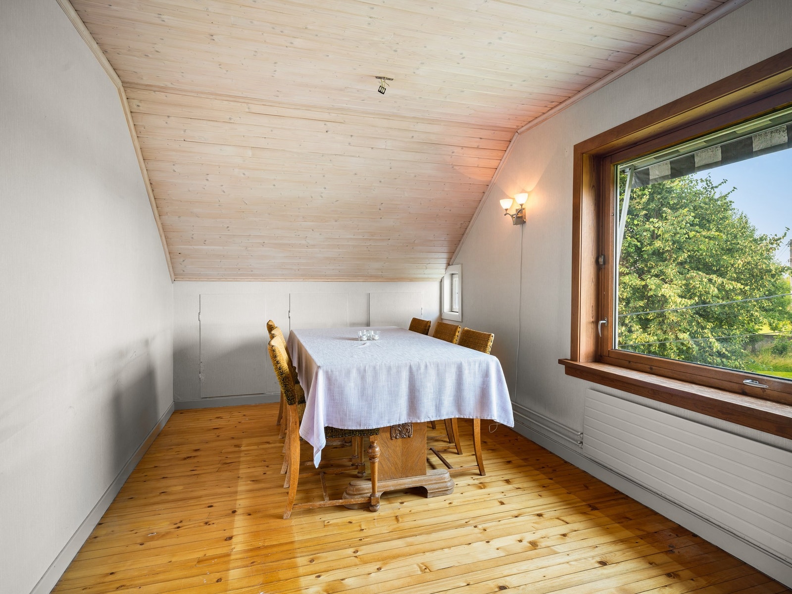 Denne delen av loftstuen vil det trolig være mulig å skille ut som et soverom. Galleribilde