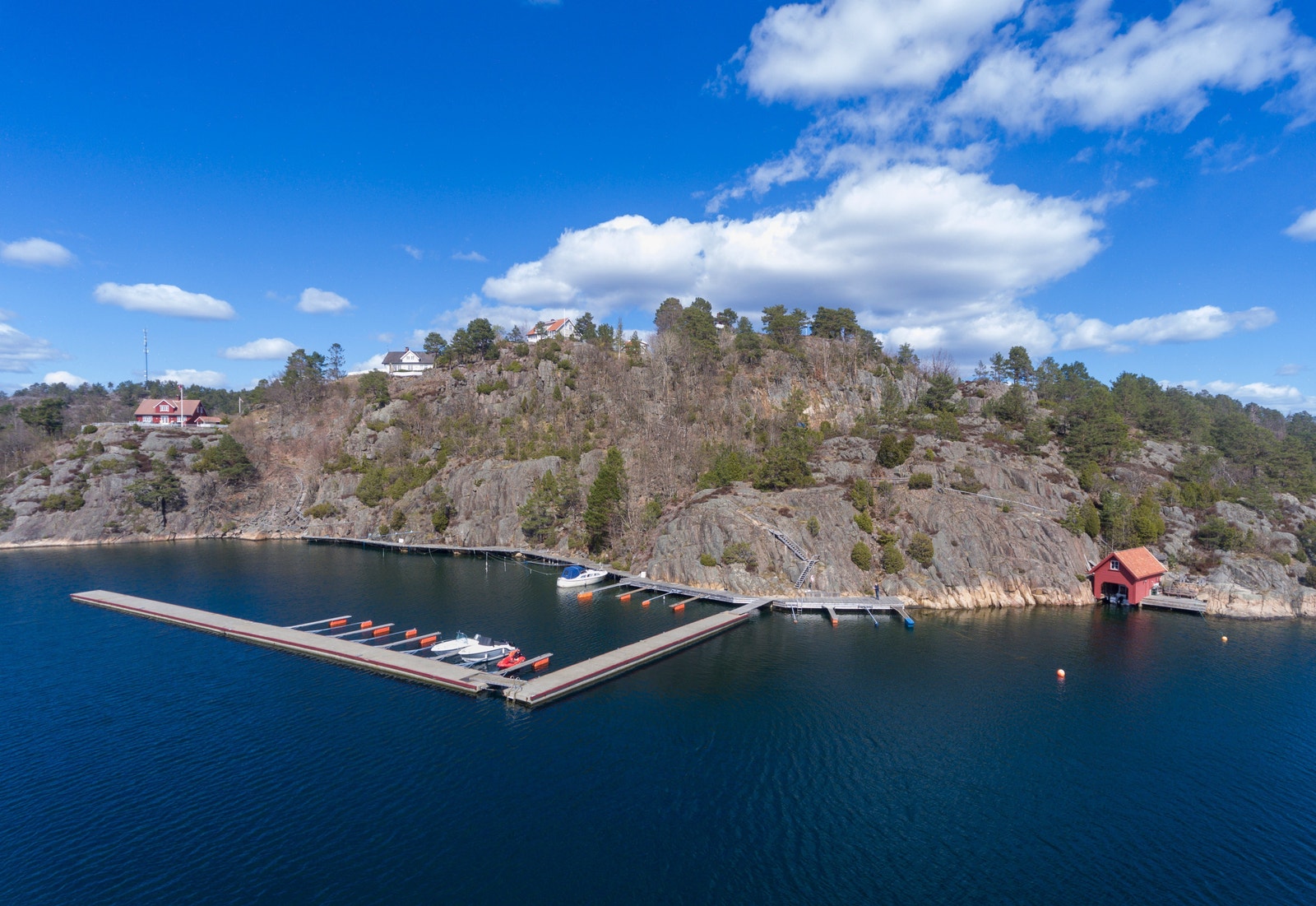 Bryggeanlegg med båtplasser er tilknyttet feltet Galleribilde