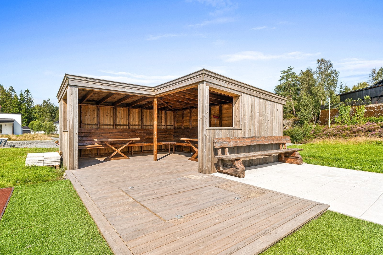 Gapahuk på felles areal Galleribilde