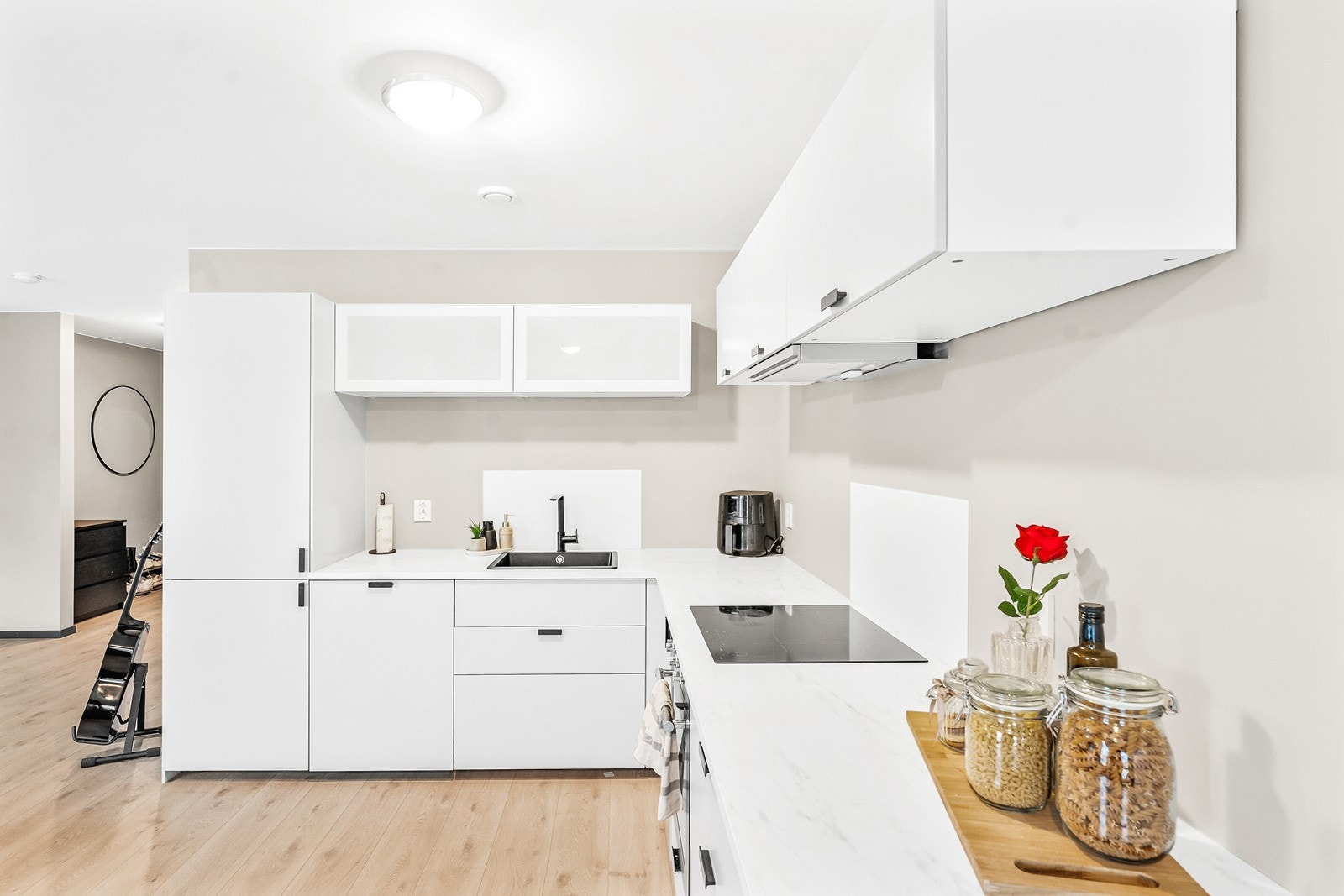 Her finner du en tidløs innredning med stilrent og lekkert design. Galleribilde