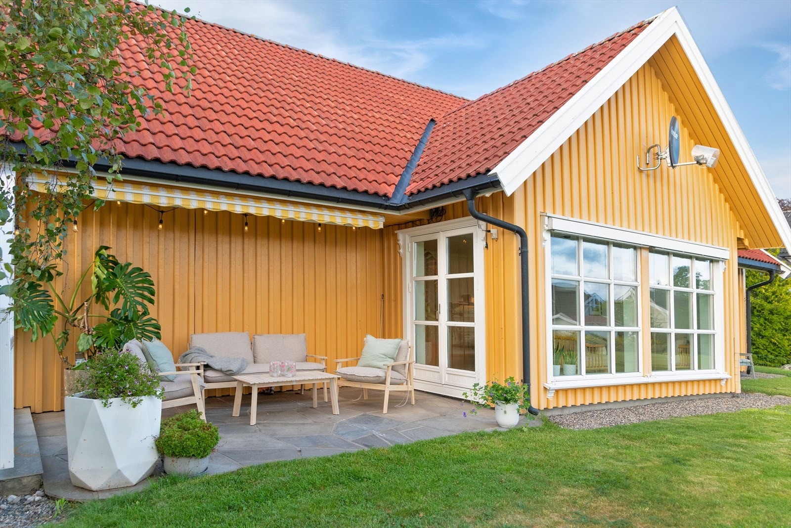 Den sydvestvendte beliggenheten gir nydelige solforhold som kan nytes hele dagen. Galleribilde