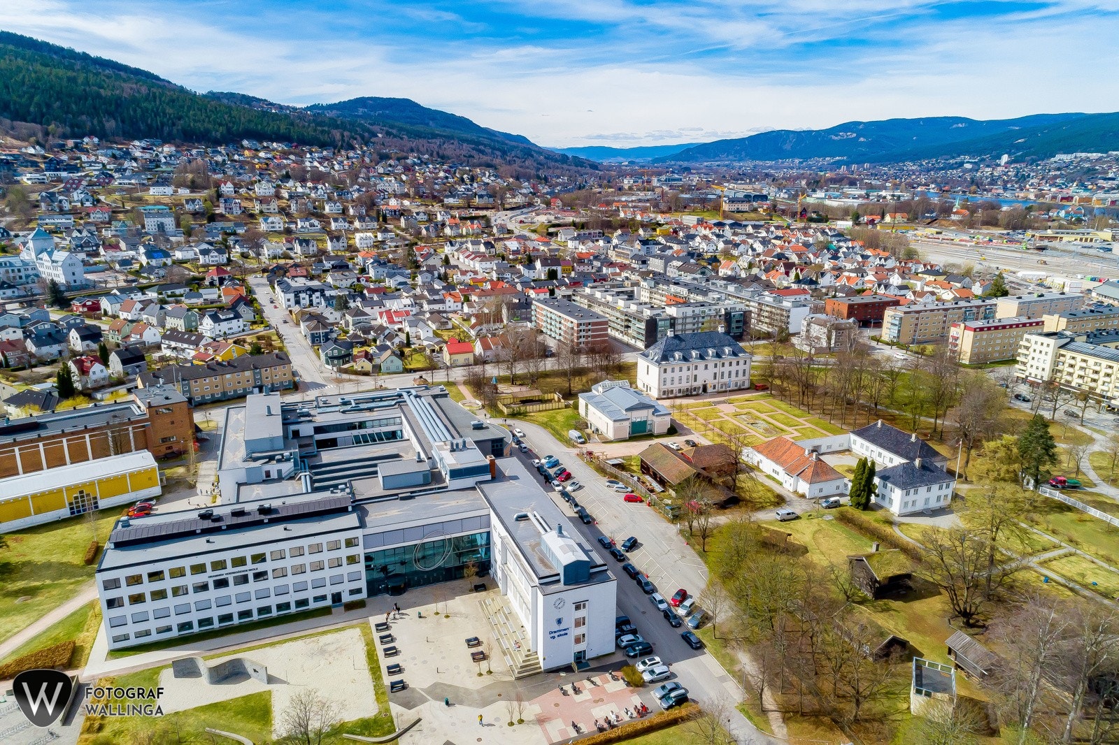Drammen videregående skole ligger rett ved boligen. Galleribilde