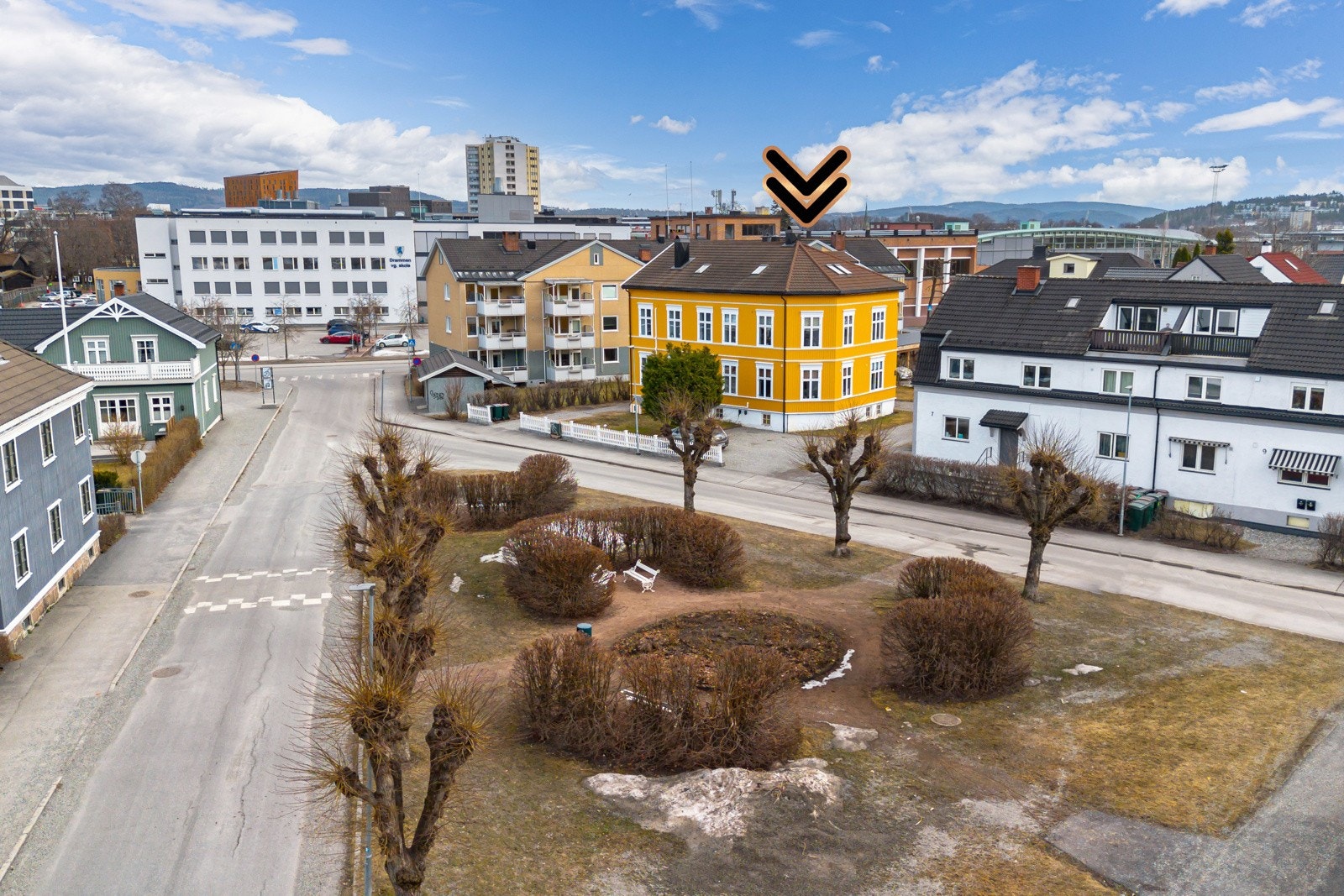 Nybyen er en levende og koselig bydel med små nisjebutikker, fortausrestaurant og serveringssteder. Galleribilde