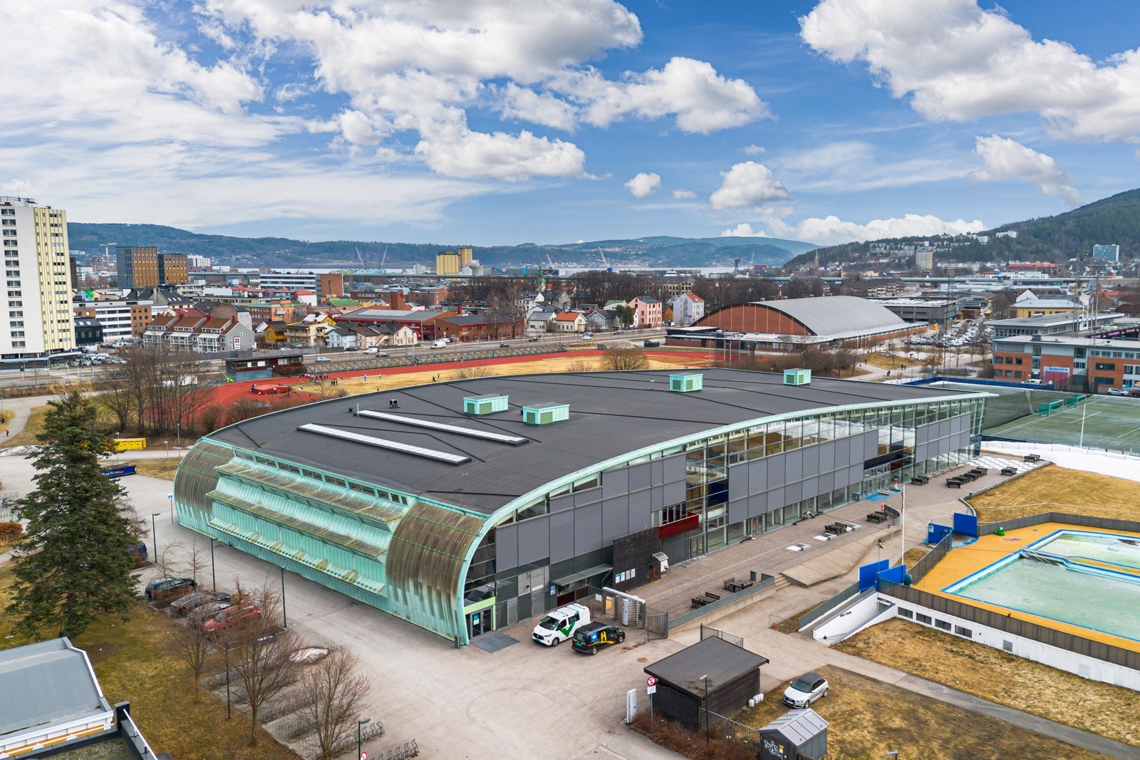Drammensbadet ligger ca 250m fra boligen Galleribilde