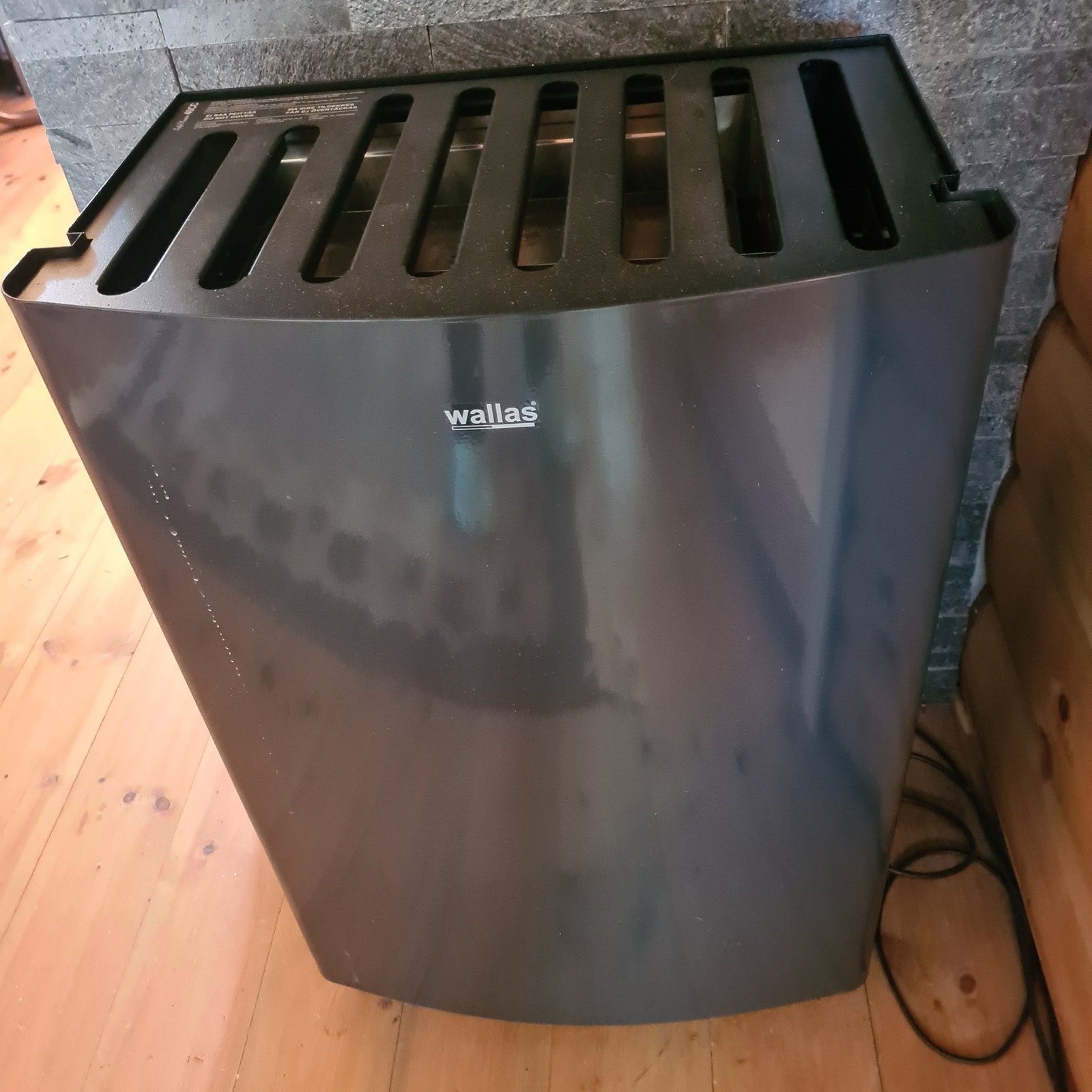 Parafinovn med "ring/sms hytta varm på forhånd" Galleribilde