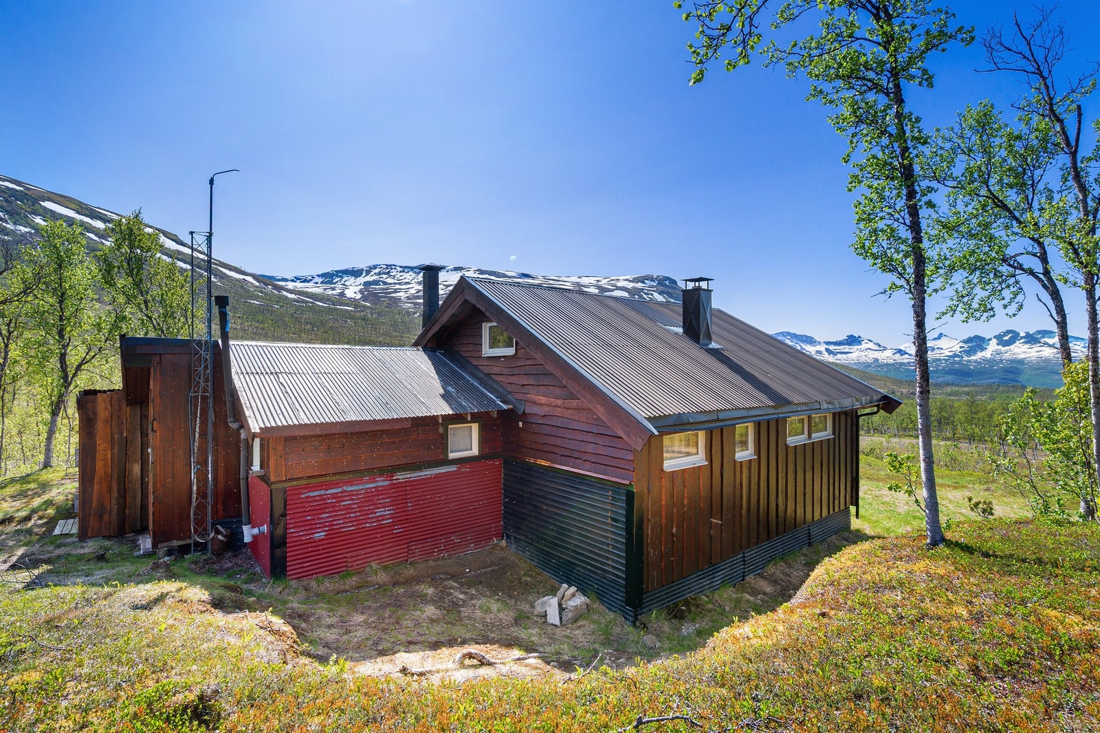 Her nyter du det rolige hyttelivet men flotte turområder rett utenfor døren Galleribilde