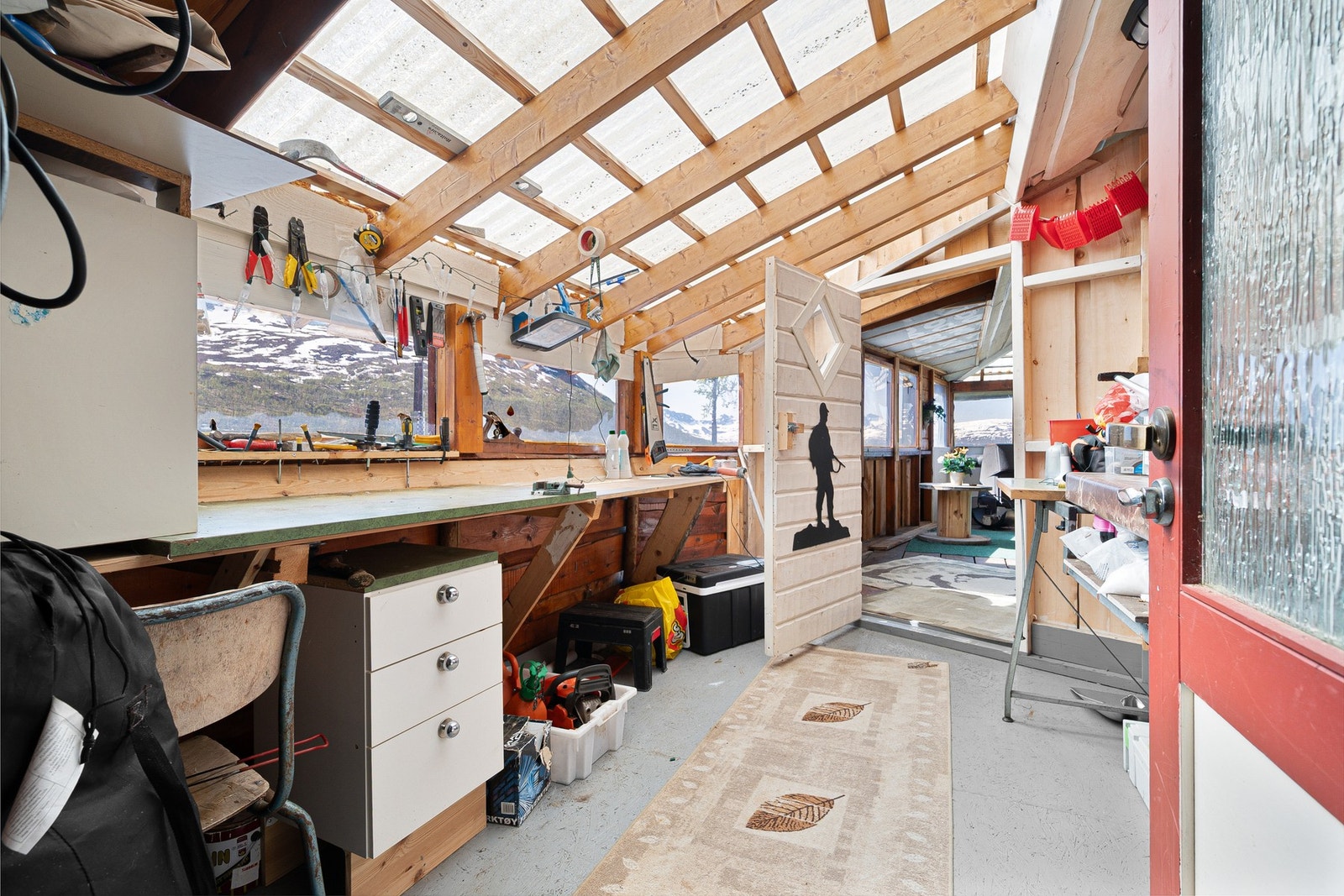 Praktisk bod med plass til både utstyr og verktøy Galleribilde