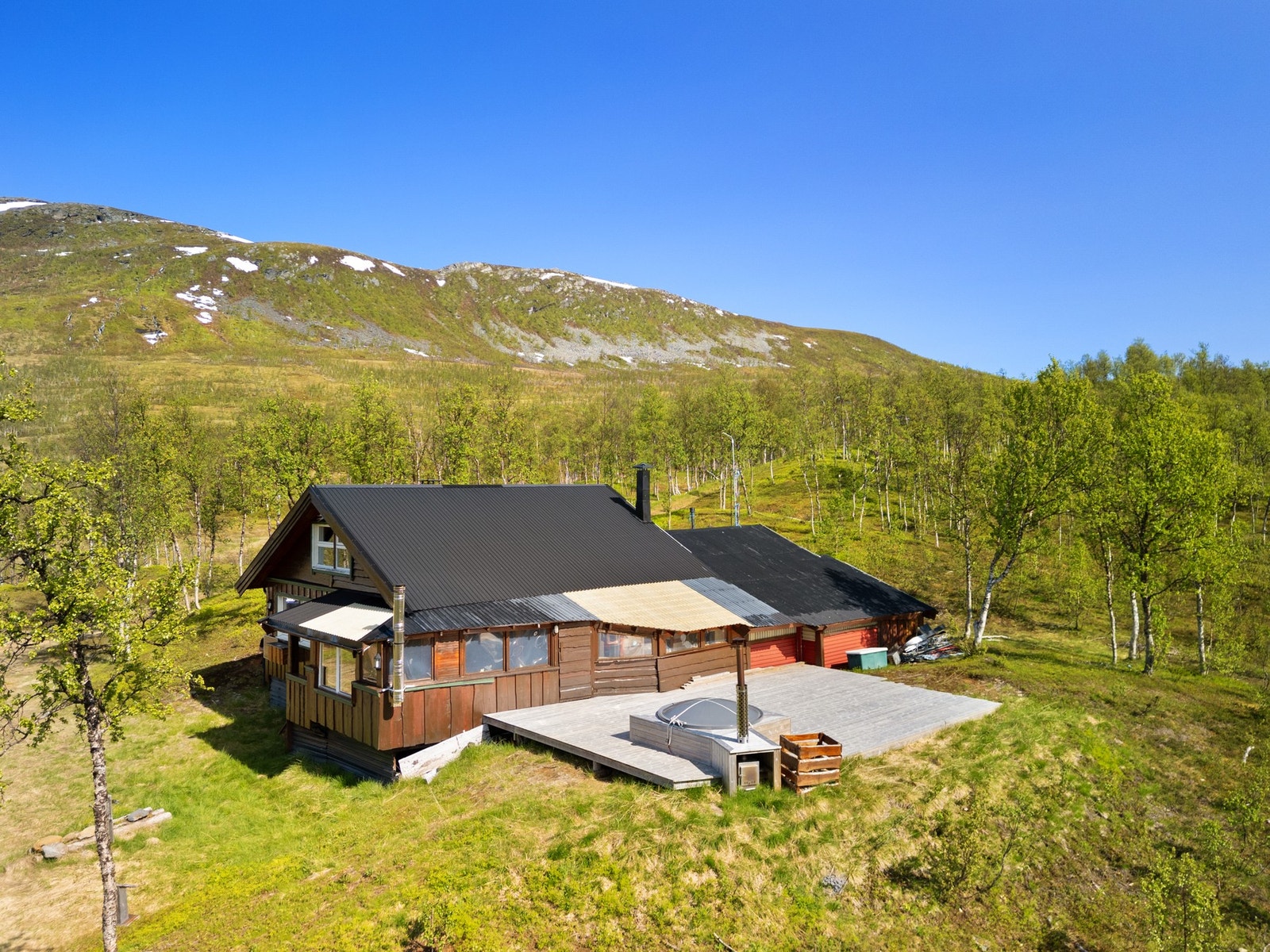 Fantastisk beliggenhet omkranset av fjell, frodige dalområder og den fiskerike Storelva Galleribilde