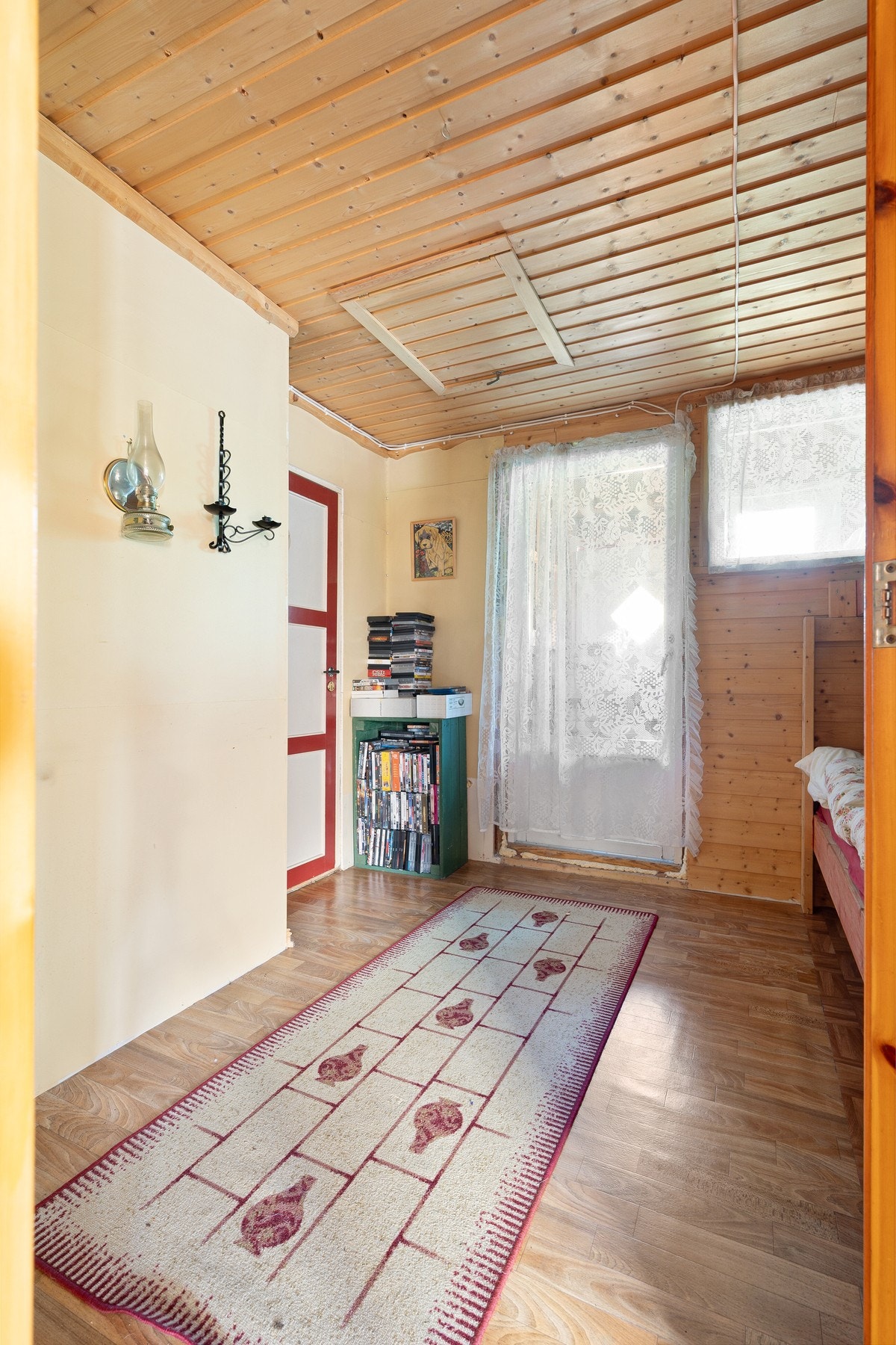 Soverommene har enkel standard og plass til det nødvendige. Galleribilde