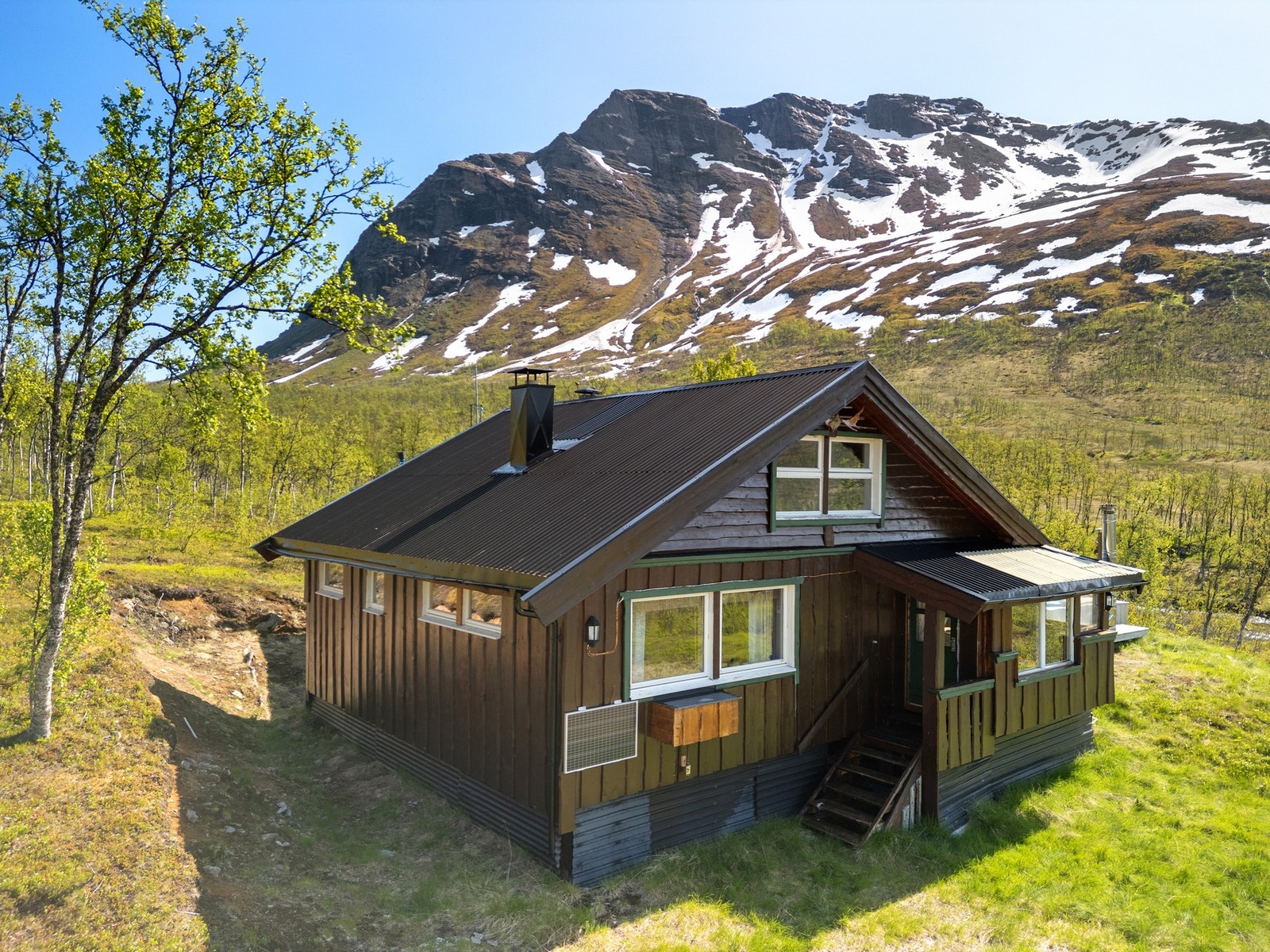 Hytten er opprinnelig fra 1998 men ble påbygd i 2000 Galleribilde