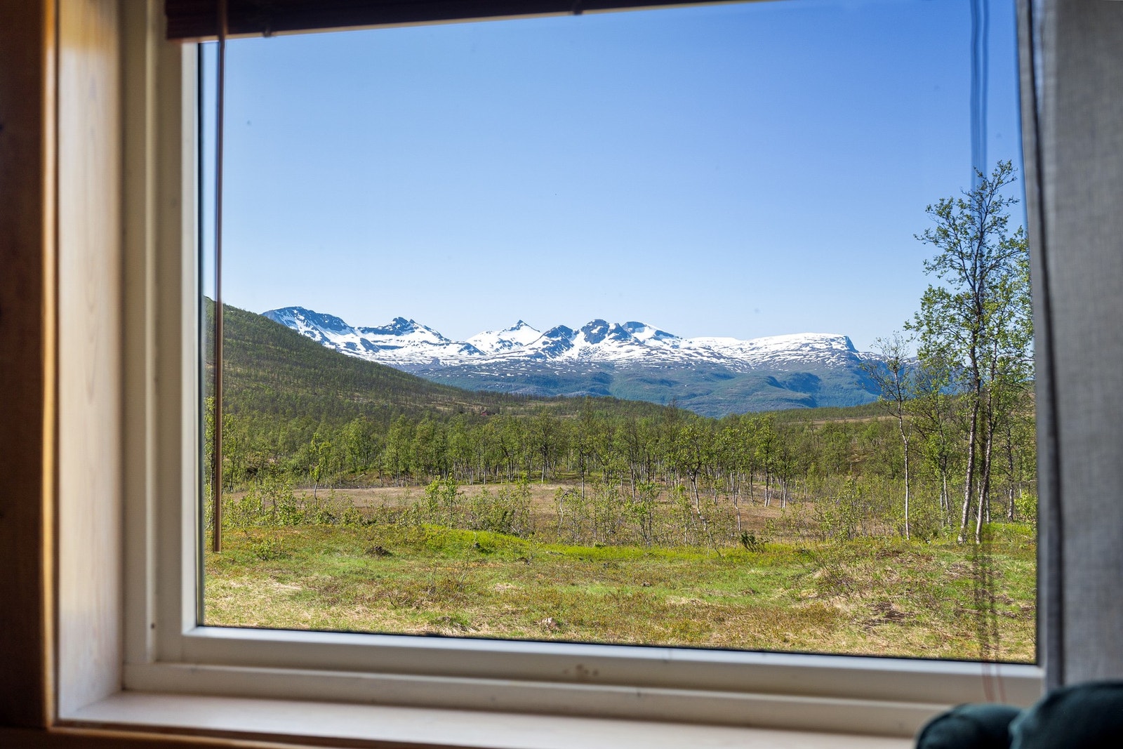 Utsikten fra stuen er som et levende maleri - skiftende med årstidene Galleribilde