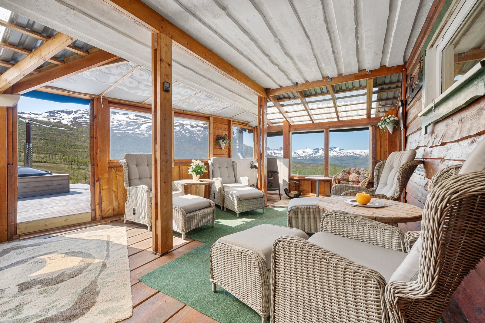 Skjermet uteplass som kan brukes selv på regnfulle dager Galleribilde