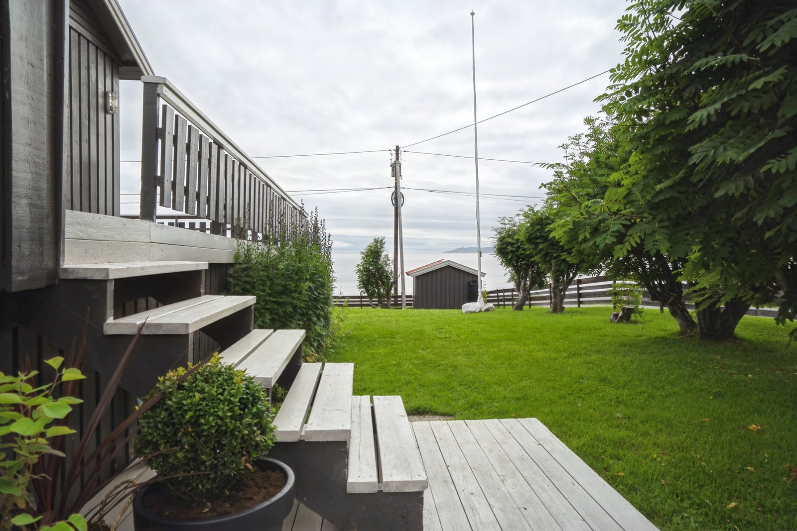 Trapp ned fra terrassen Galleribilde