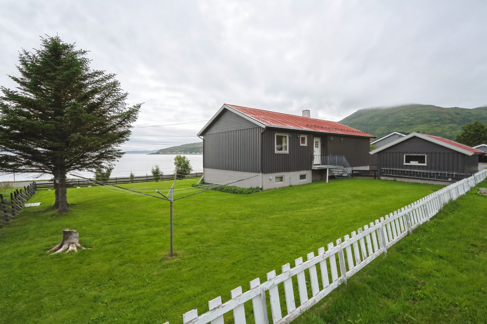 Fasaden om sommer Galleribilde