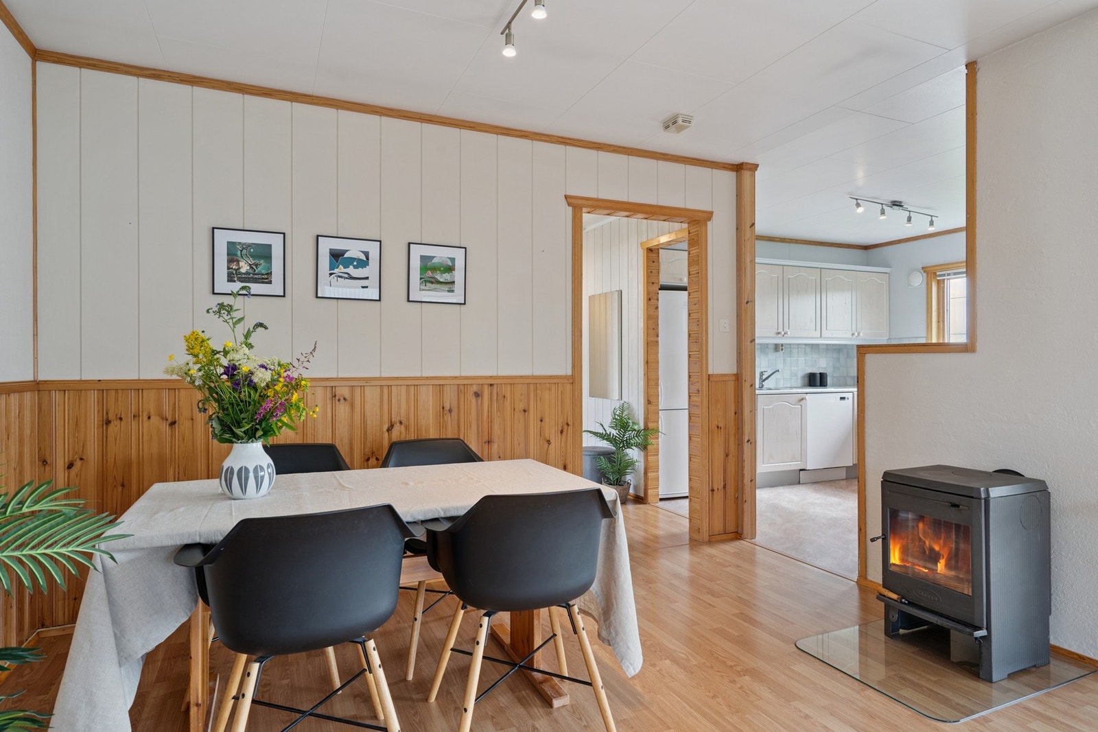Spisestue med vedovn Galleribilde
