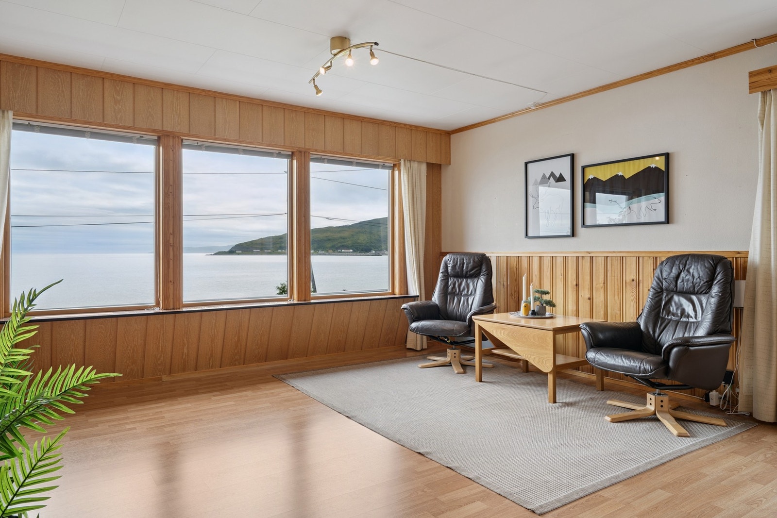 Nyt en fin utsikt fra stuen. Galleribilde