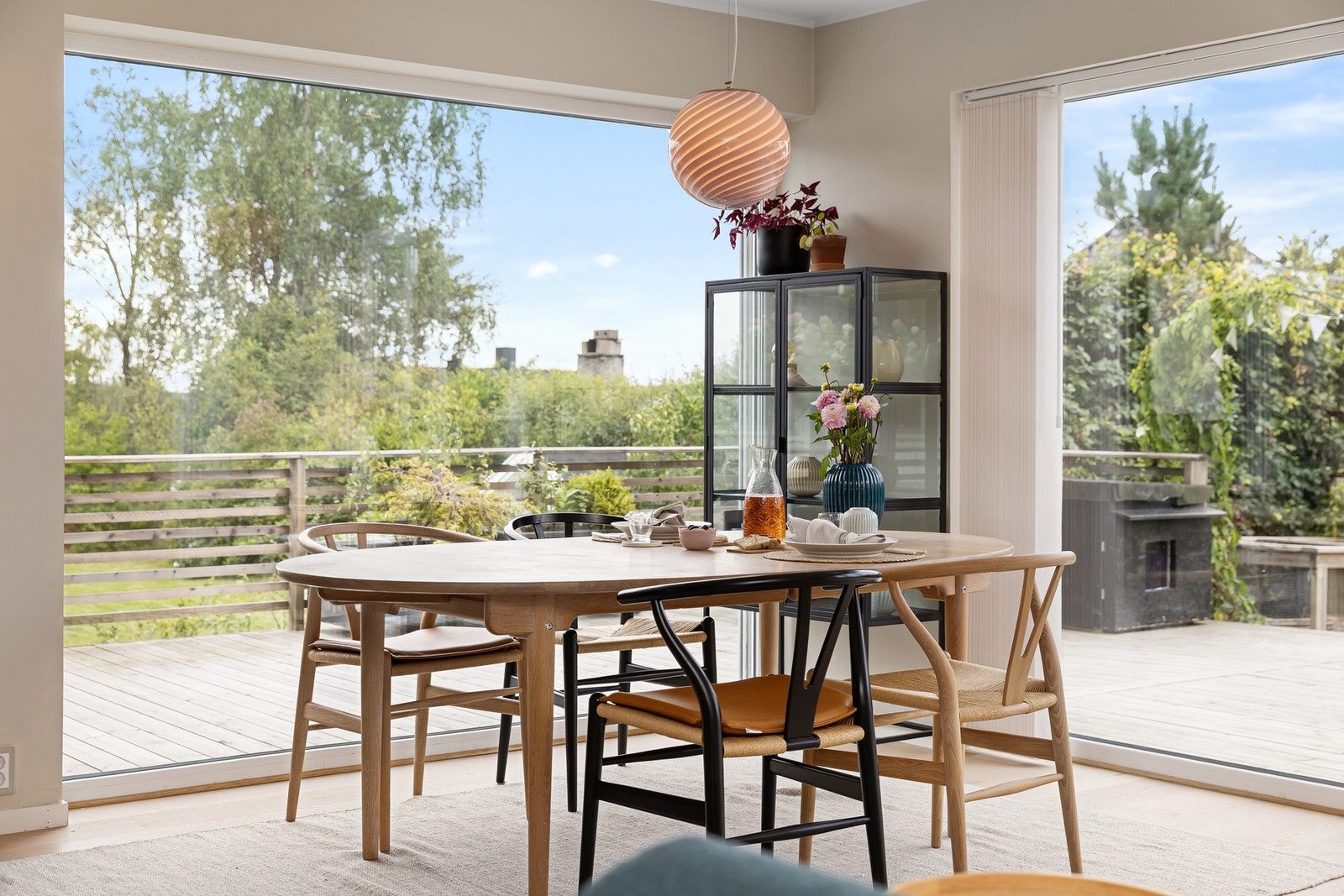 Vinduet mot syd har screen for solskjerming. Galleribilde