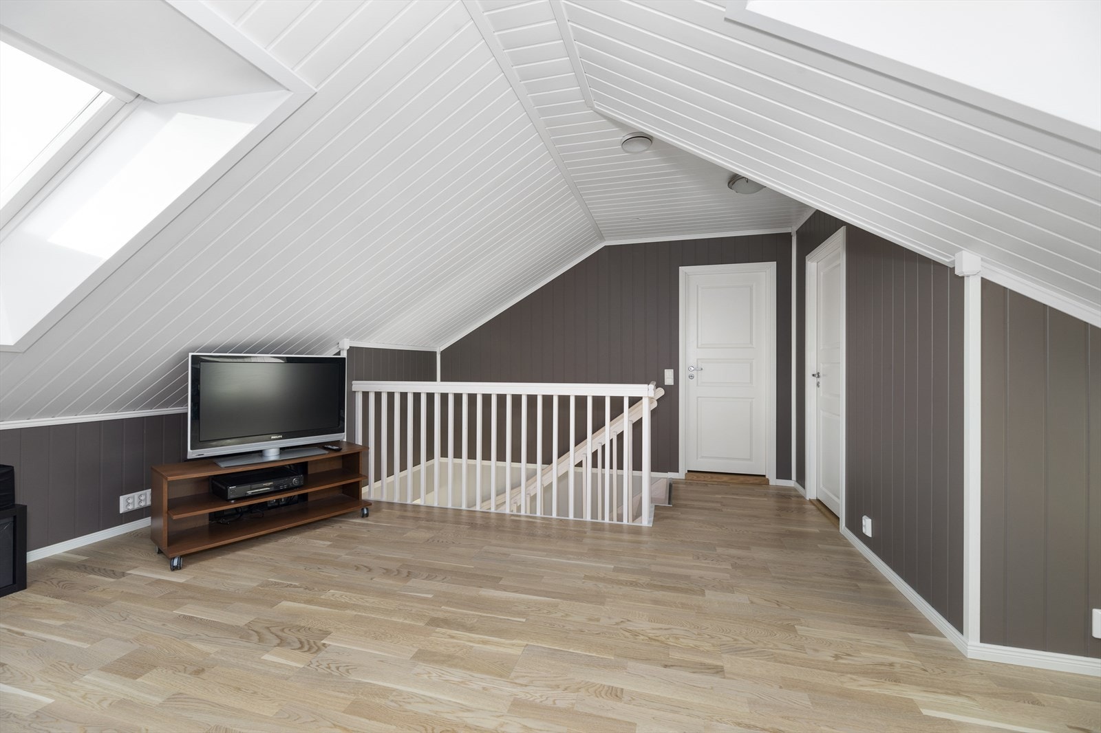 Fra loftstuen er det inngang til bad og soverom. Galleribilde